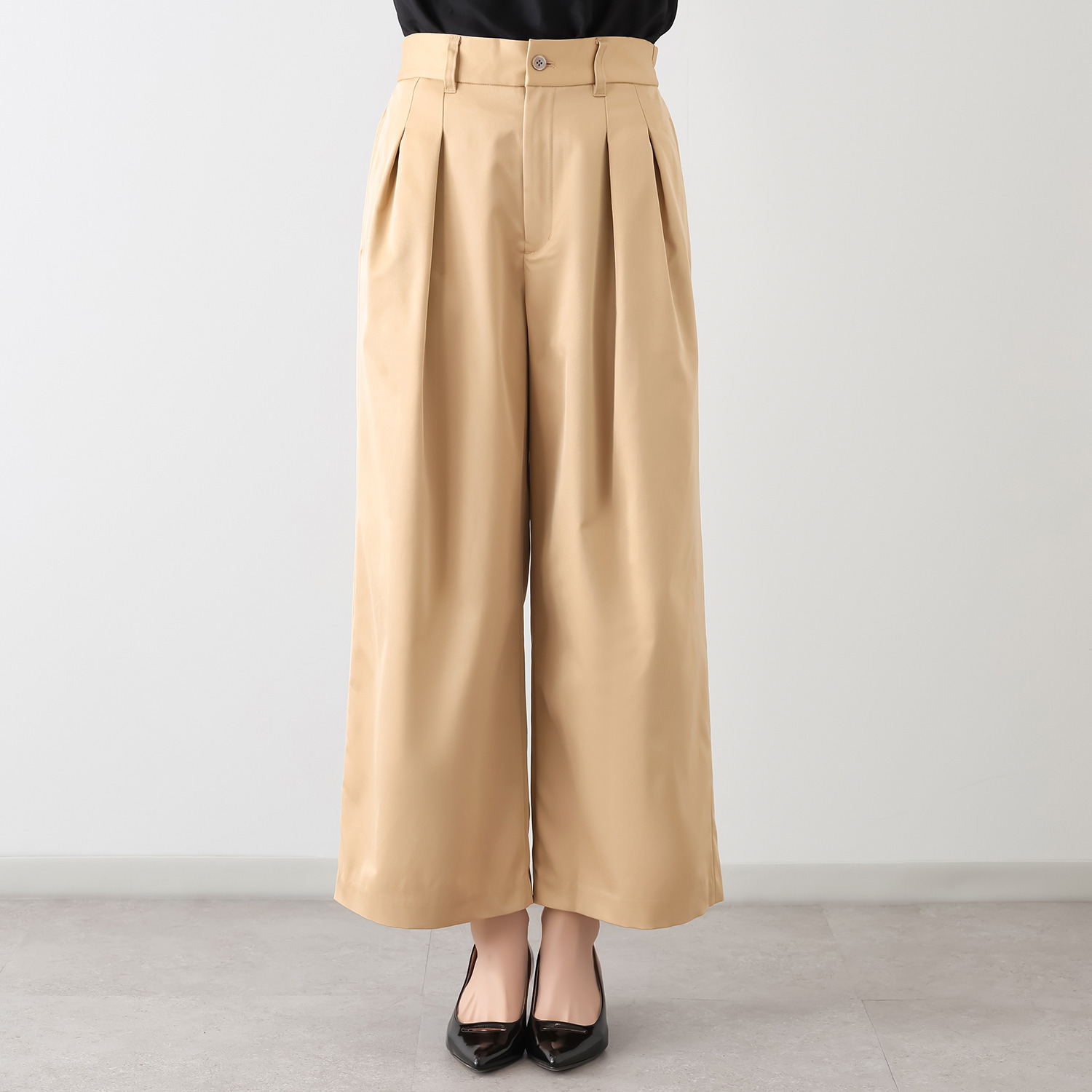 ヤエアジュテ カジュアルもキレイめも マルチに着こなす 上品モードなワイドパンツ