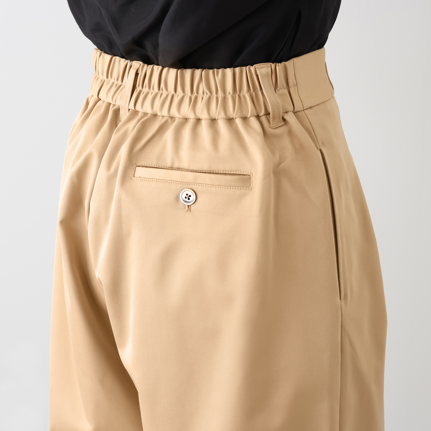 ヤエアジュテ カジュアルもキレイめも マルチに着こなす 上品モードなワイドパンツ