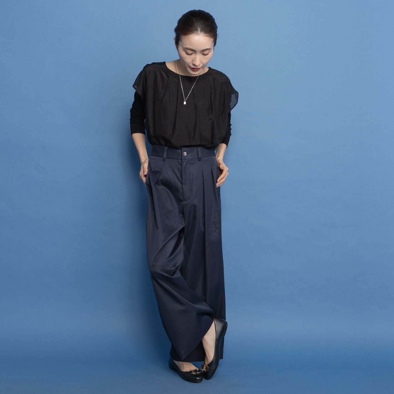ヤエアジュテ カジュアルもキレイめも マルチに着こなす 上品モードなワイドパンツ