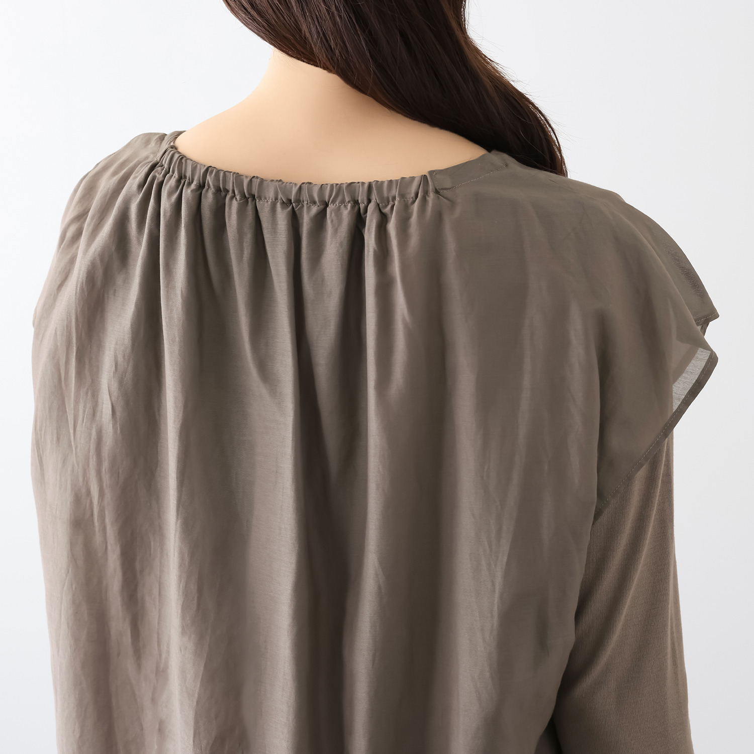 ヤエアジュテ 大人の品格で着こなす レイヤードで安心 シアーコンビブラウス