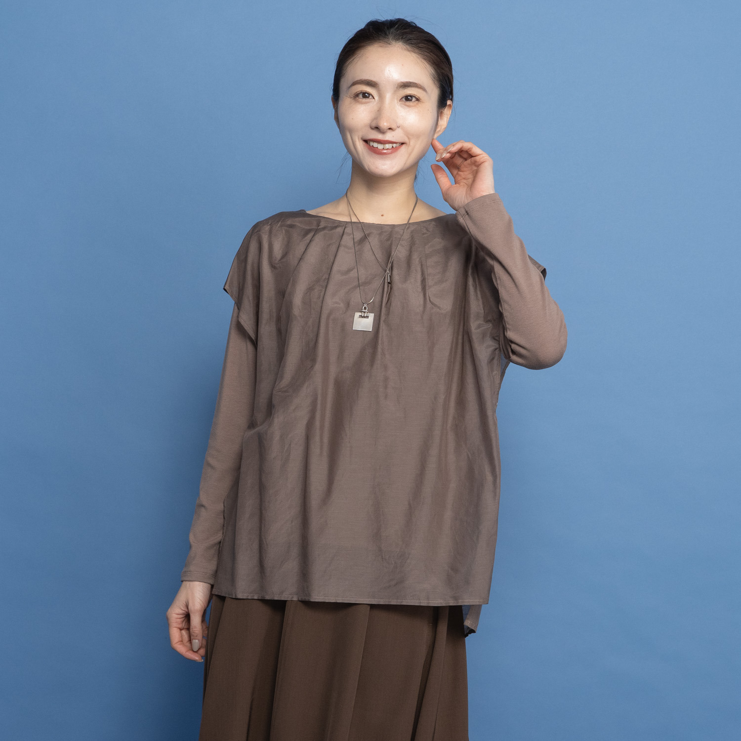 ヤエアジュテ 大人の品格で着こなす レイヤードで安心 シアーコンビブラウス