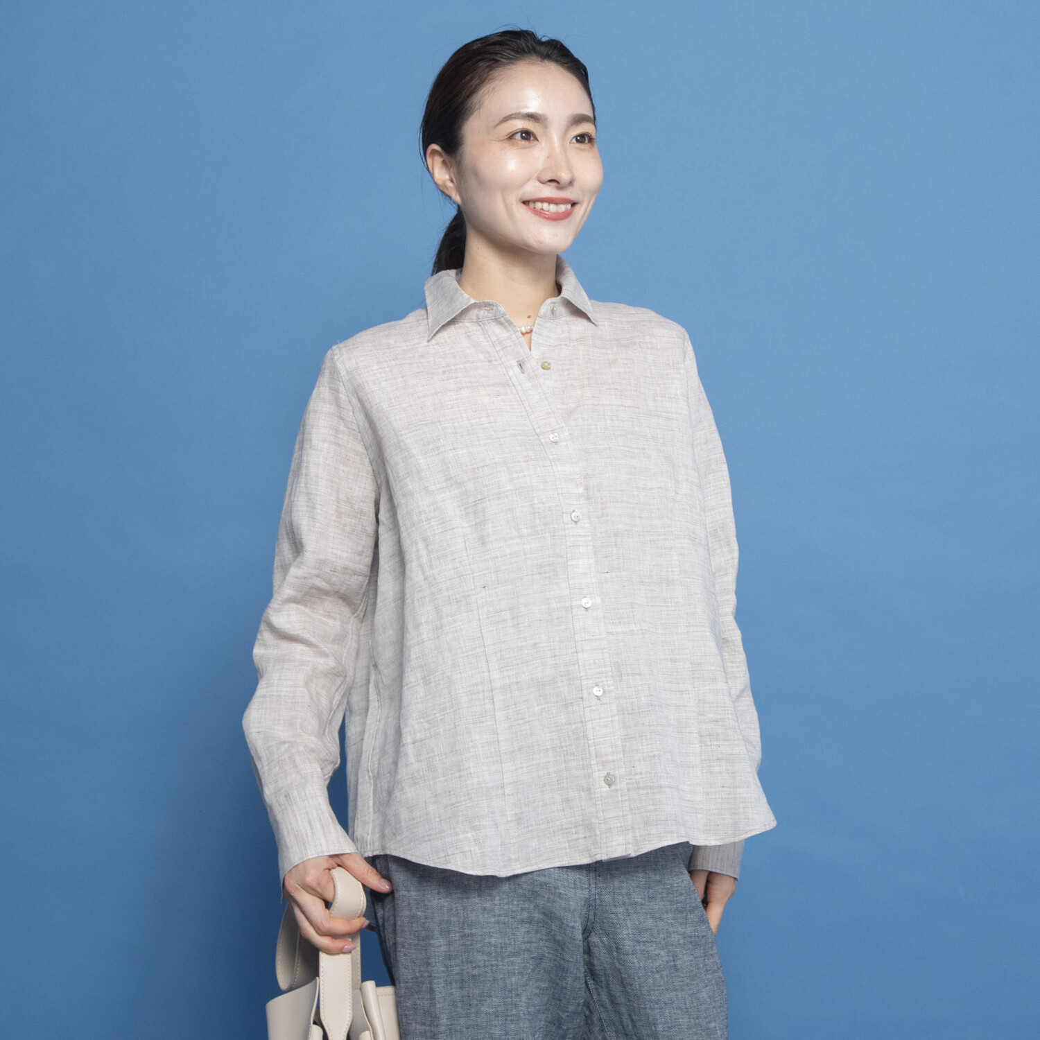 レア　ジェム リネントップ素材を 爽やかに涼やかに装う 上質シンプルブラウス