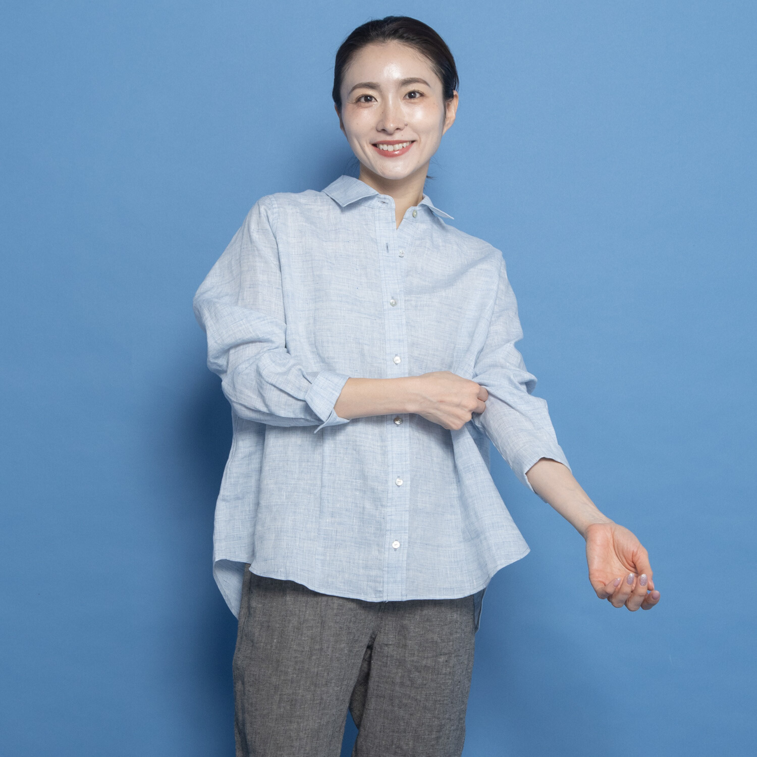 レア　ジェム リネントップ素材を 爽やかに涼やかに装う 上質シンプルブラウス