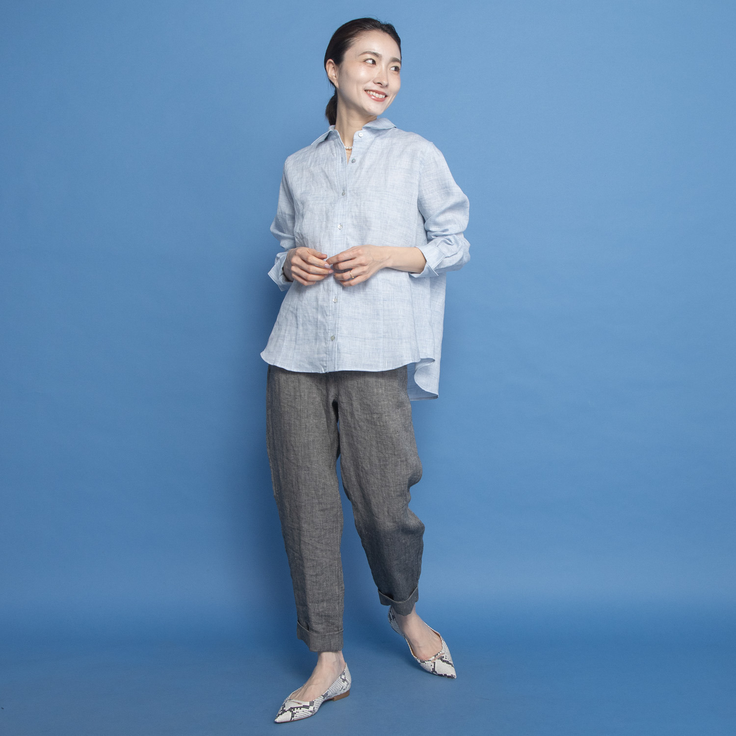 レア　ジェム リネントップ素材を 爽やかに涼やかに装う 上質シンプルブラウス