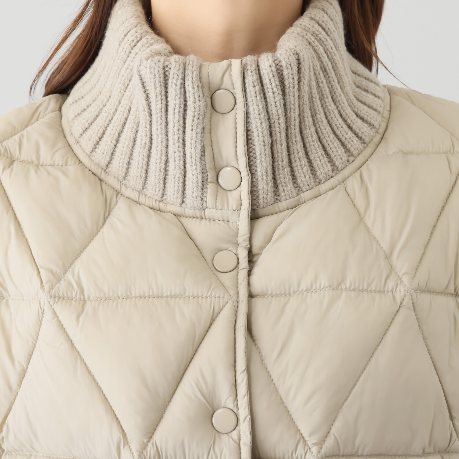 イシカワラボ★ヒトミ ファイバーダウン ネックリブアクセント ショール風ジレ