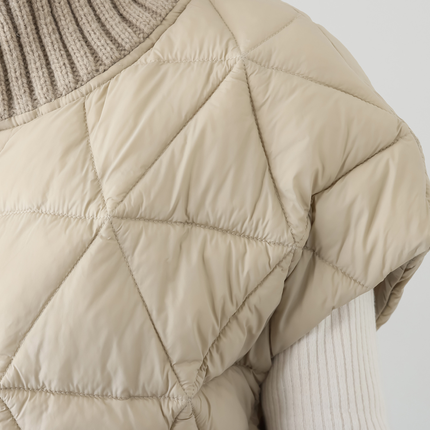 イシカワラボ★ヒトミ ファイバーダウン ネックリブアクセント ショール風ジレ