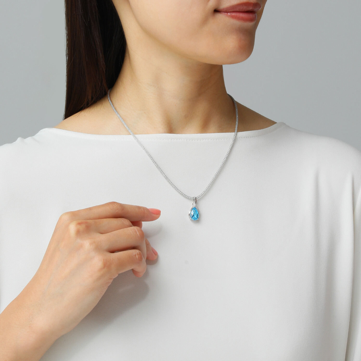 イーシア シルバー ブルートパーズ＆ ホワイトトパーズ＆ ＣＺ ペアシェイプペンダント