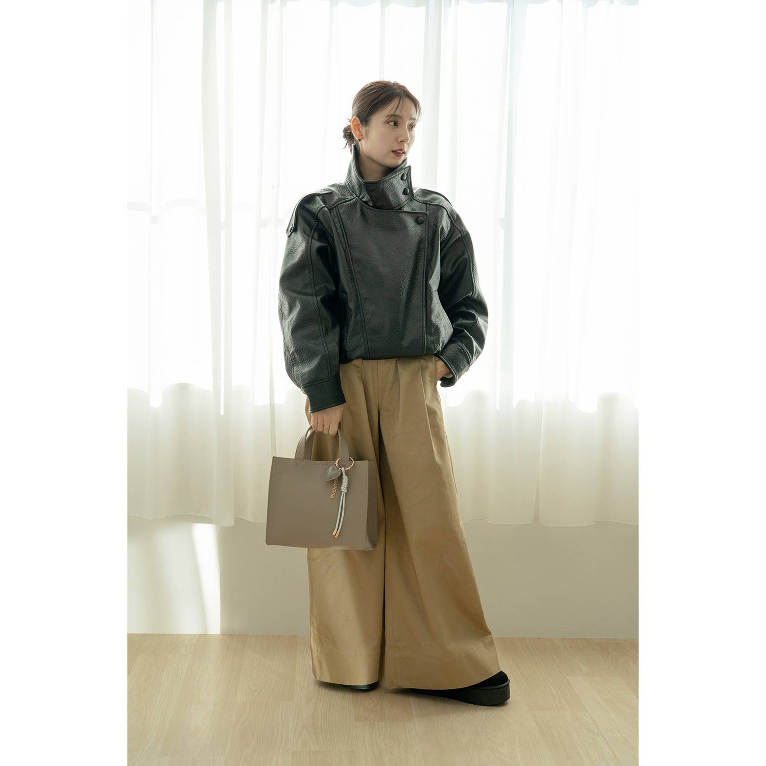 リネーム 牛革 底マチたっぷり ２ウェイスクエアバッグ