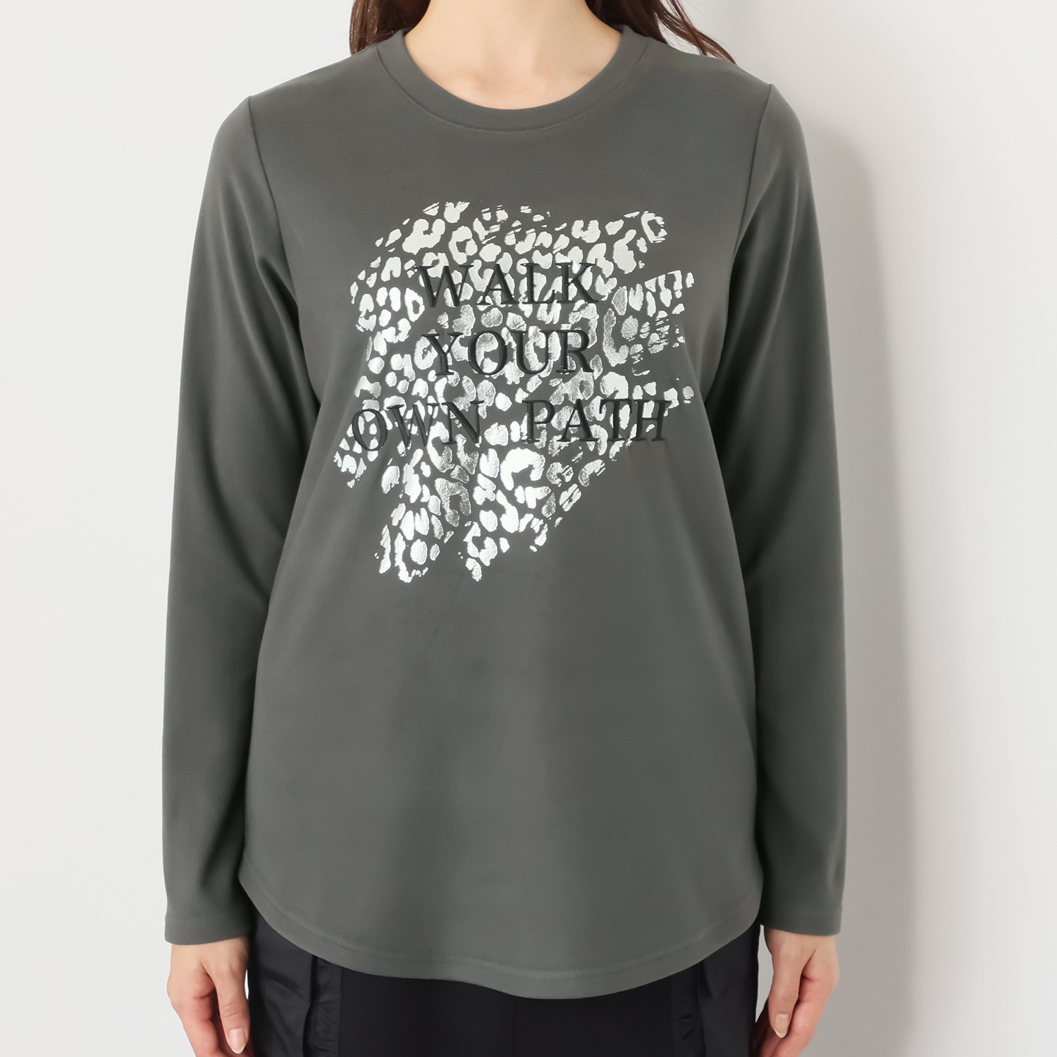 ヘブンアンドアース レオパード箔プリント 両面起毛スムース ロングＴシャツ