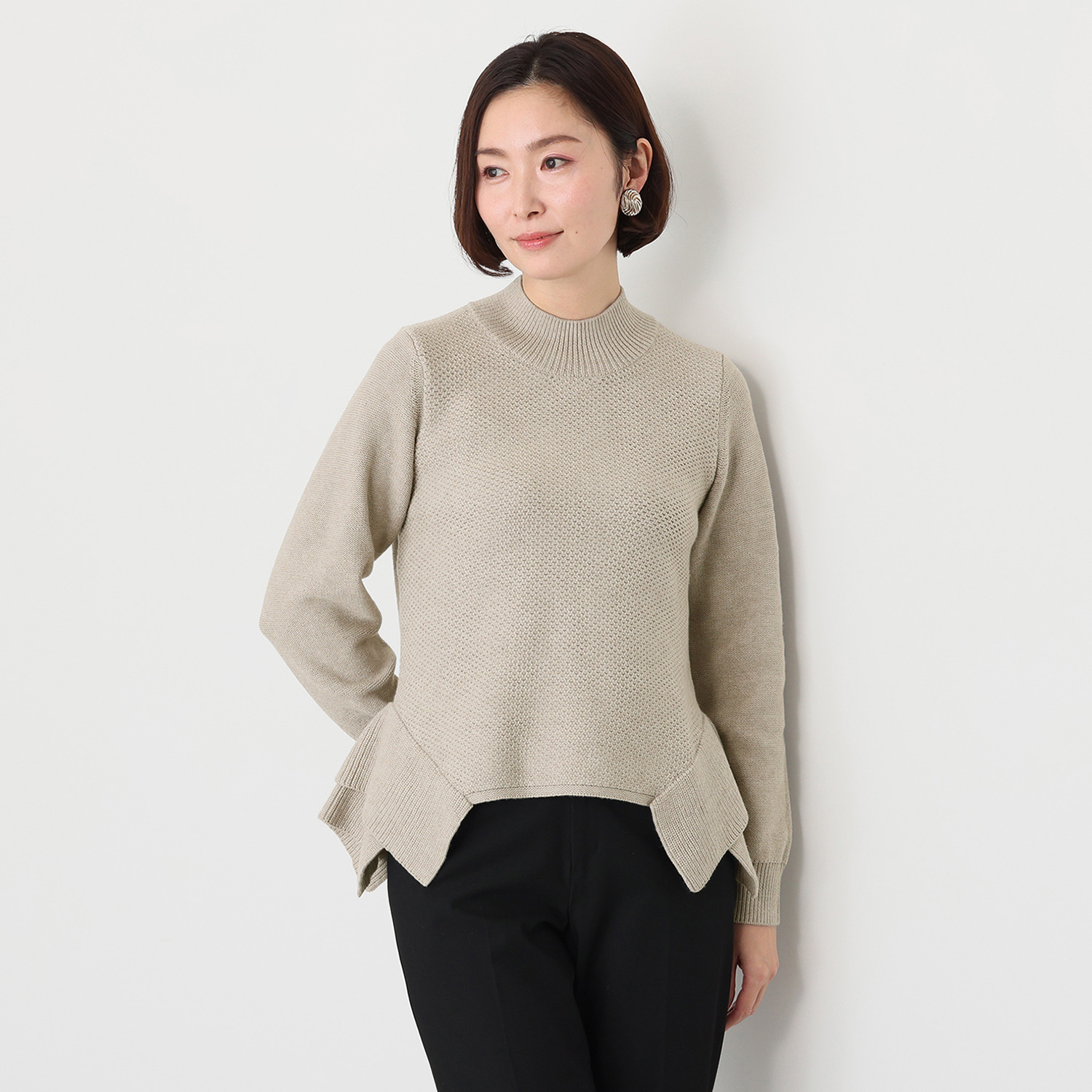 マダムヒロコ ペプラムデザイン ハイネック プルオーバー