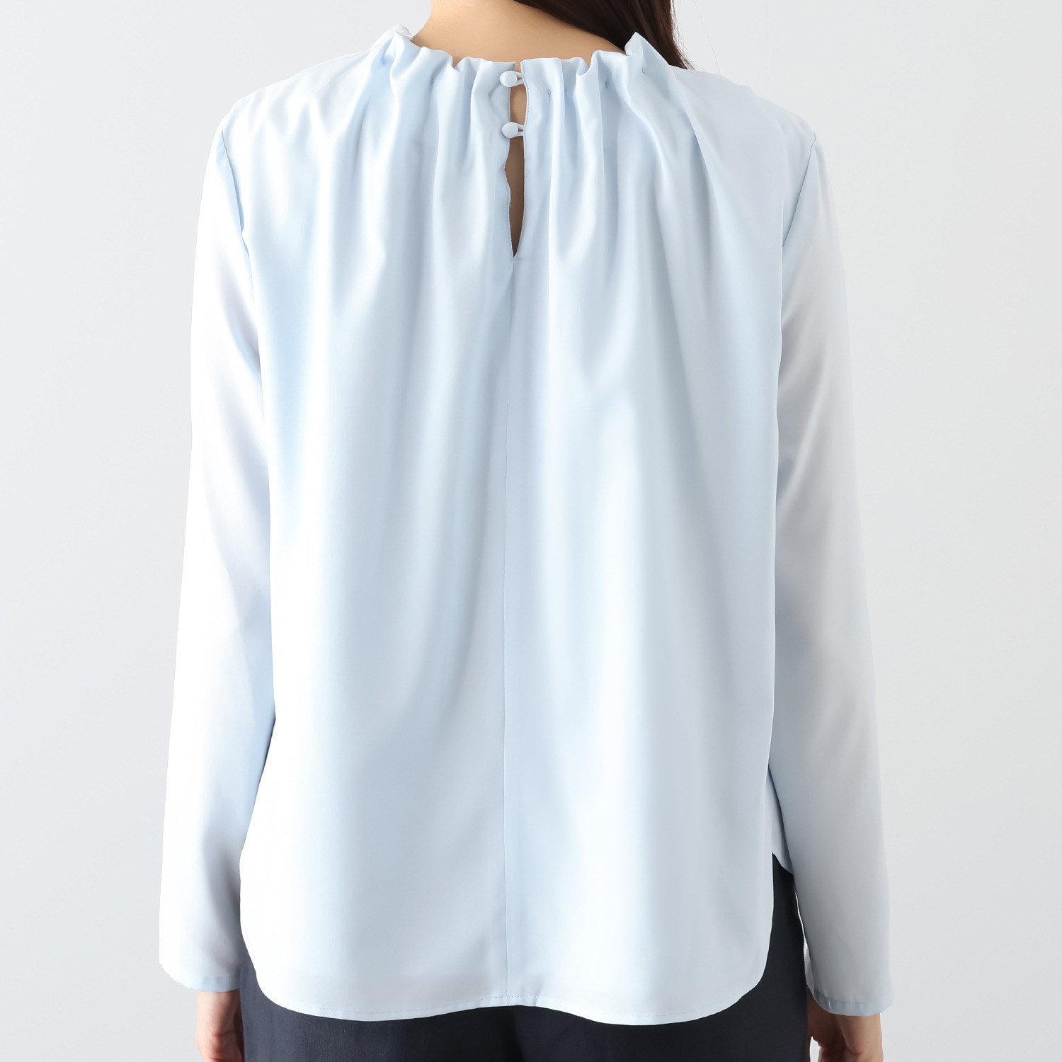 メリオン ふわっと軽やかで すべすべの肌触り リュクスに着映える ギャザーブラウス