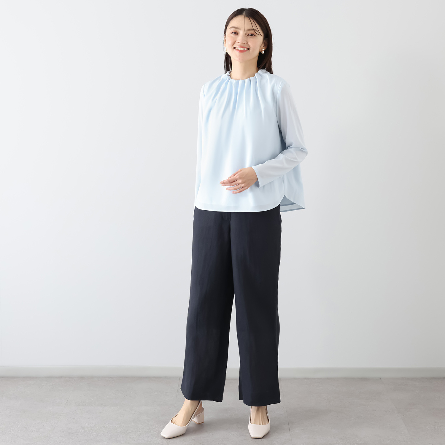 メリオン ふわっと軽やかで すべすべの肌触り リュクスに着映える ギャザーブラウス