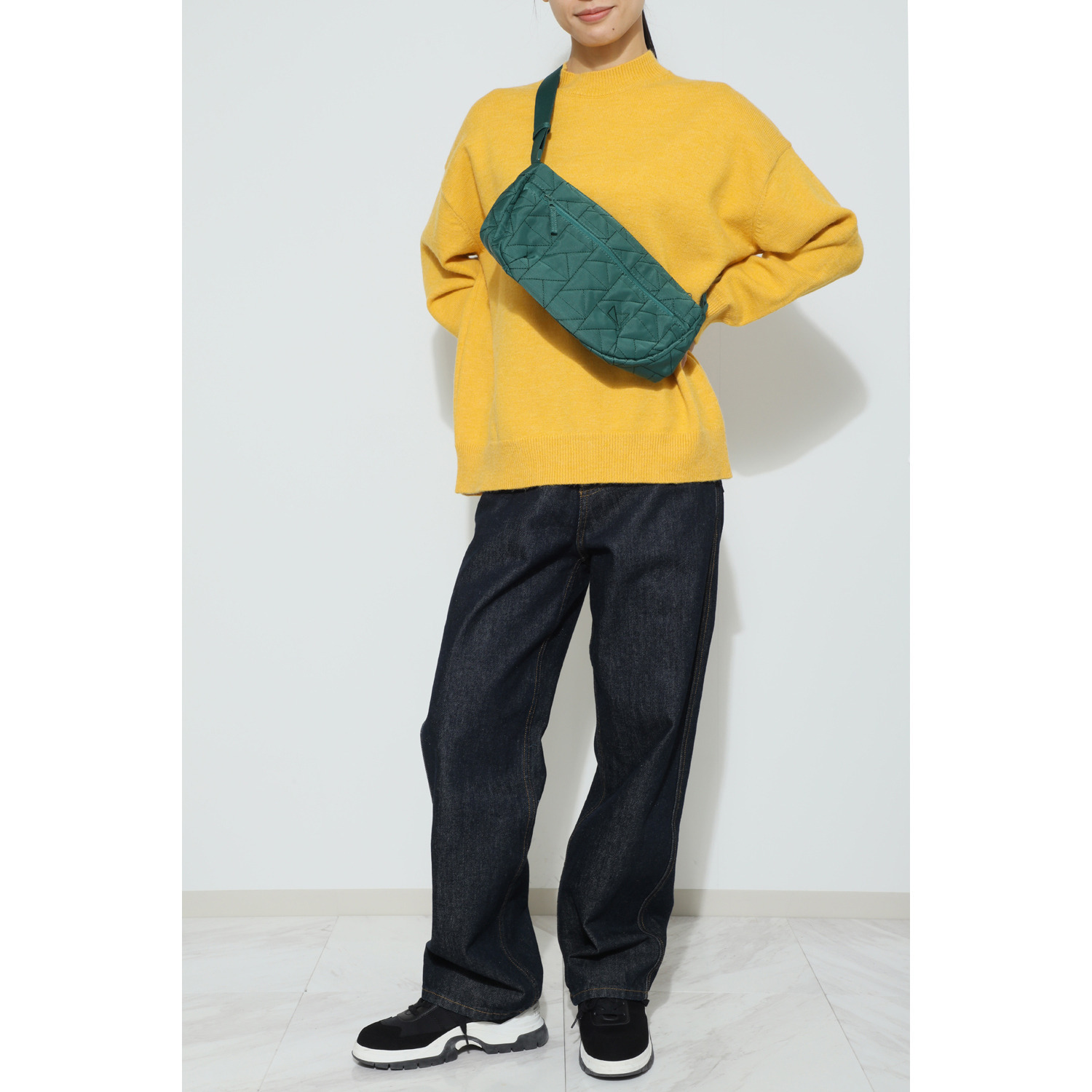 メゾンヴェール はっ水ナイロン　軽量 ＭＶキルティング ハーフムーン ショルダーバッグ