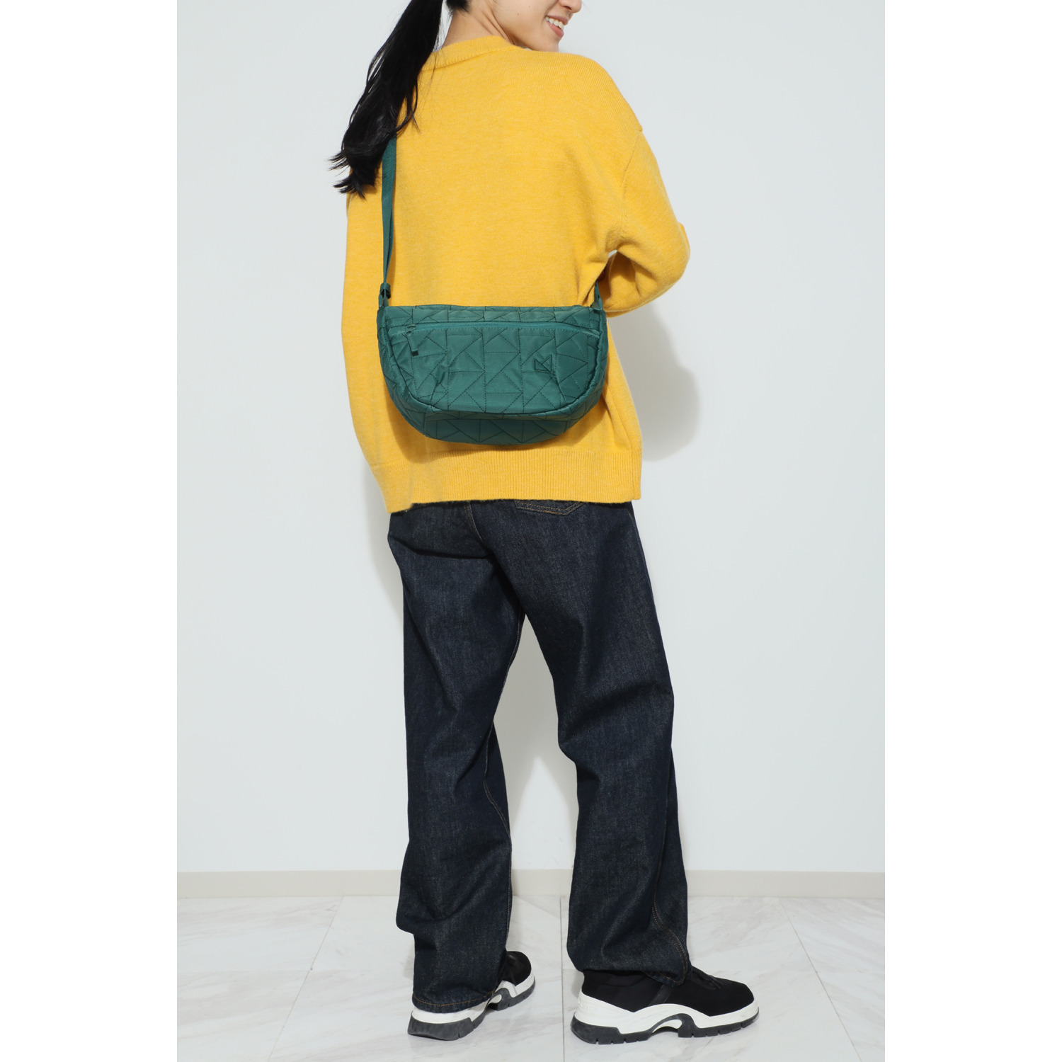 メゾンヴェール はっ水ナイロン　軽量 ＭＶキルティング ハーフムーン ショルダーバッグ