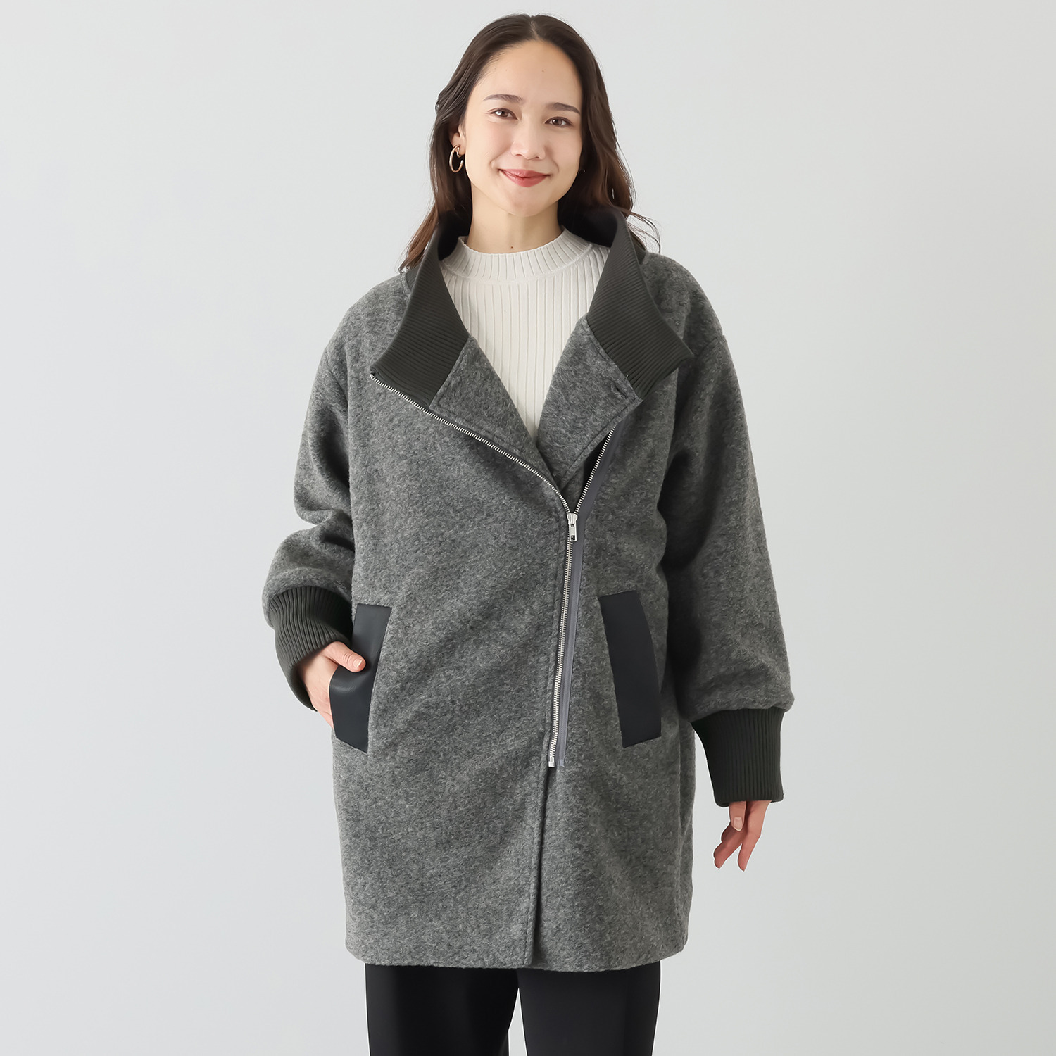 コモエリークローゼット 異素材＆ アシメジップが光るコート