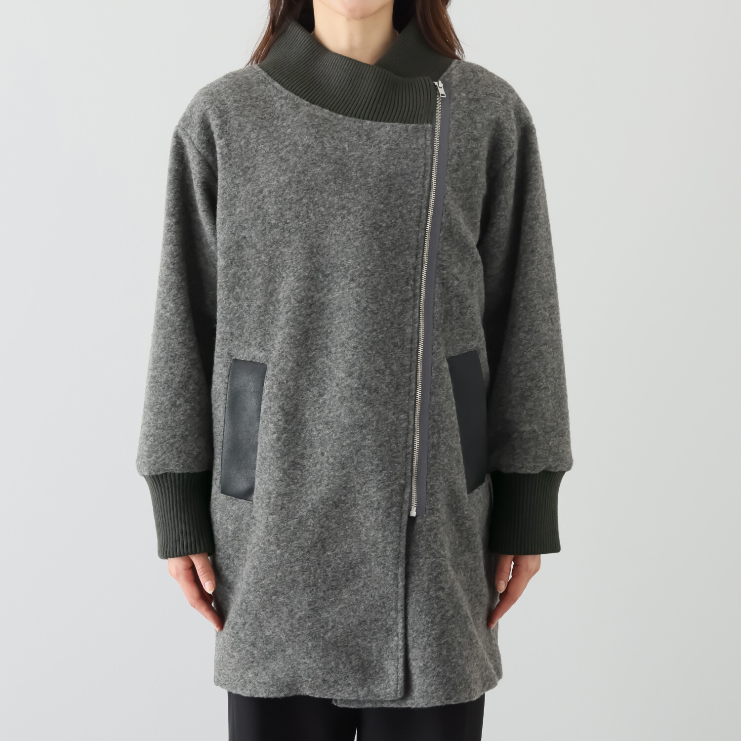 コモエリークローゼット 異素材＆ アシメジップが光るコート