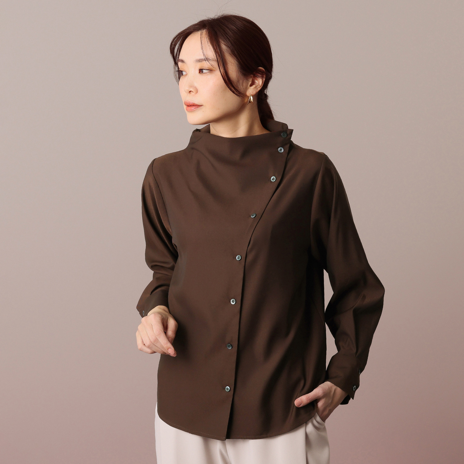 コモエリークローゼット アシメボタンが映える ブラウス