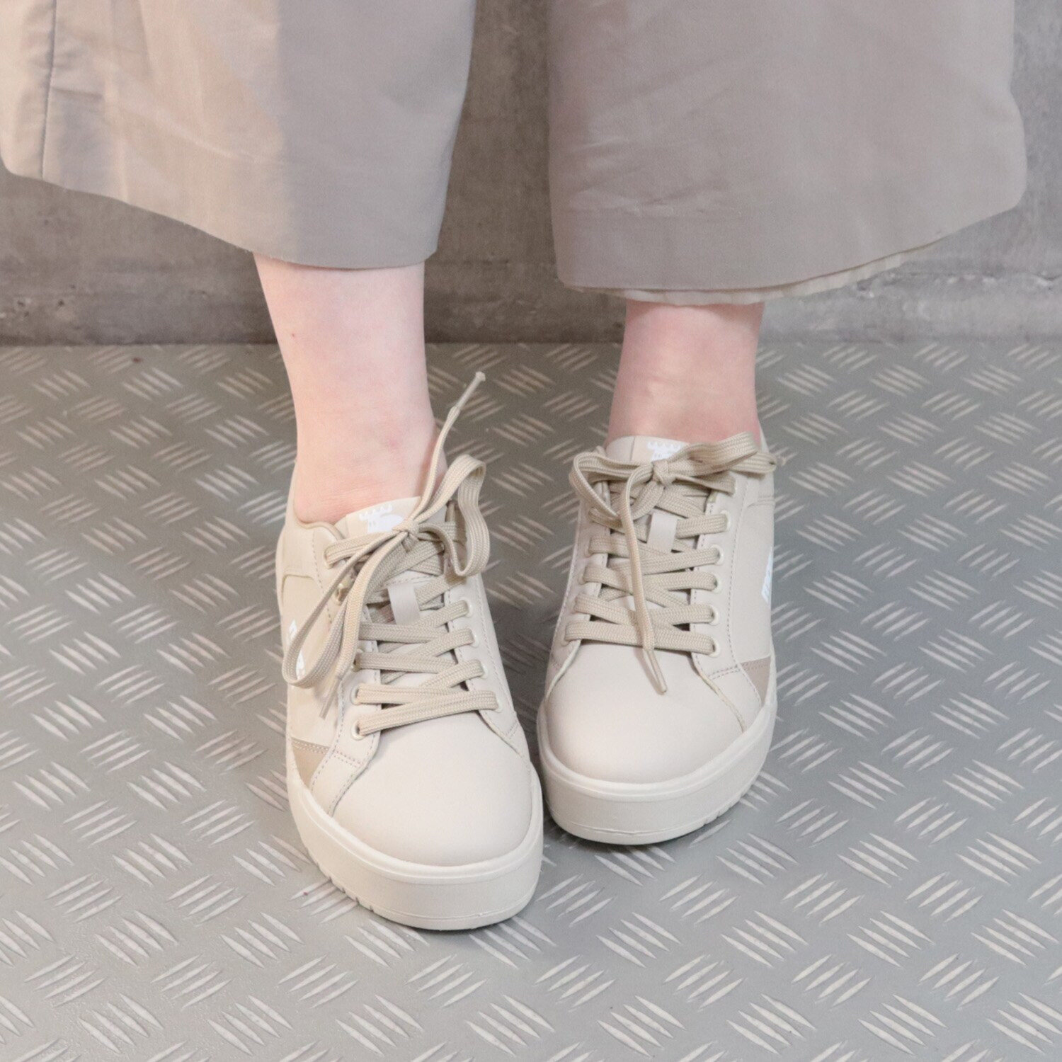 モズ 防水・軽量 厚底プラットフォーム スニーカー