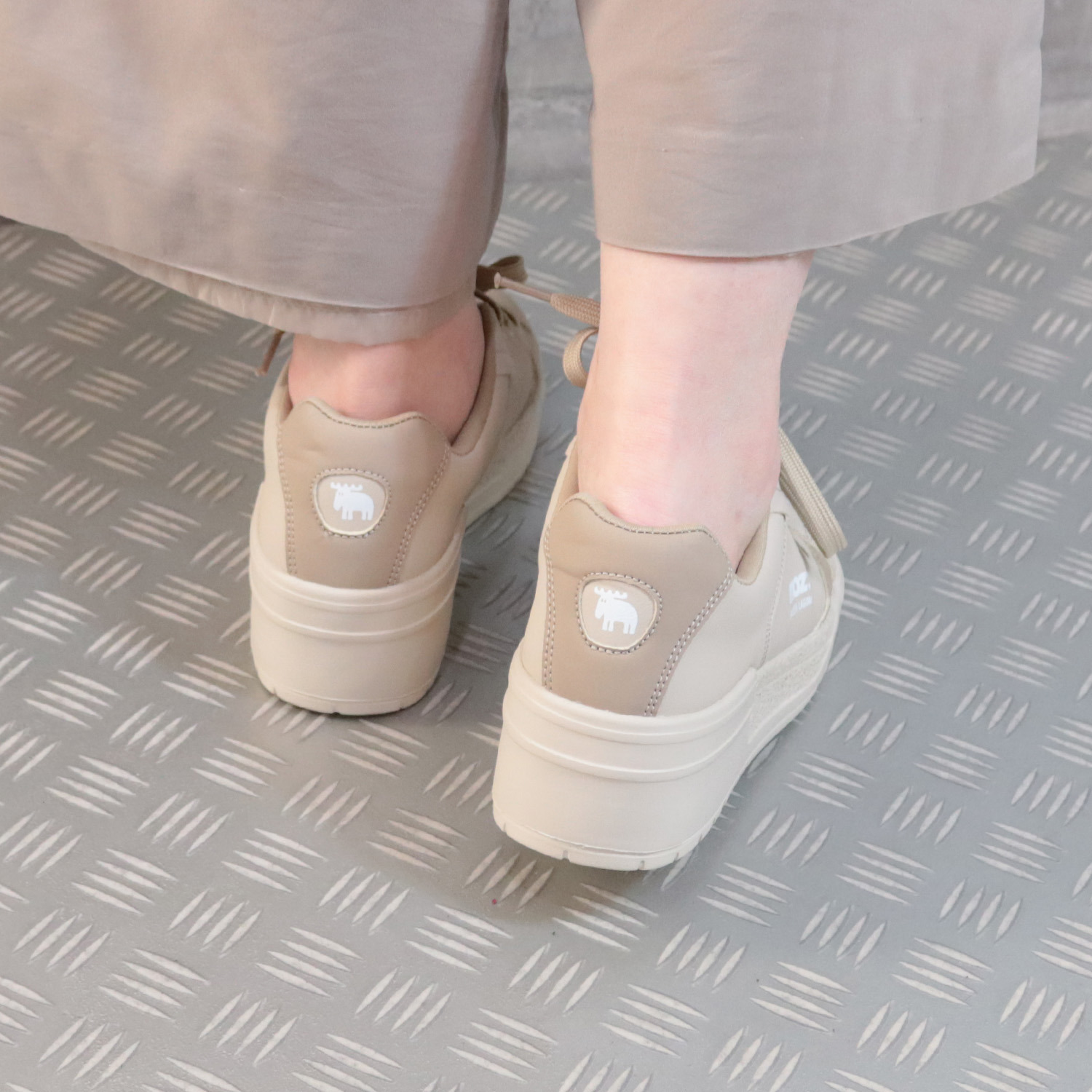 モズ 防水・軽量 厚底プラットフォーム スニーカー