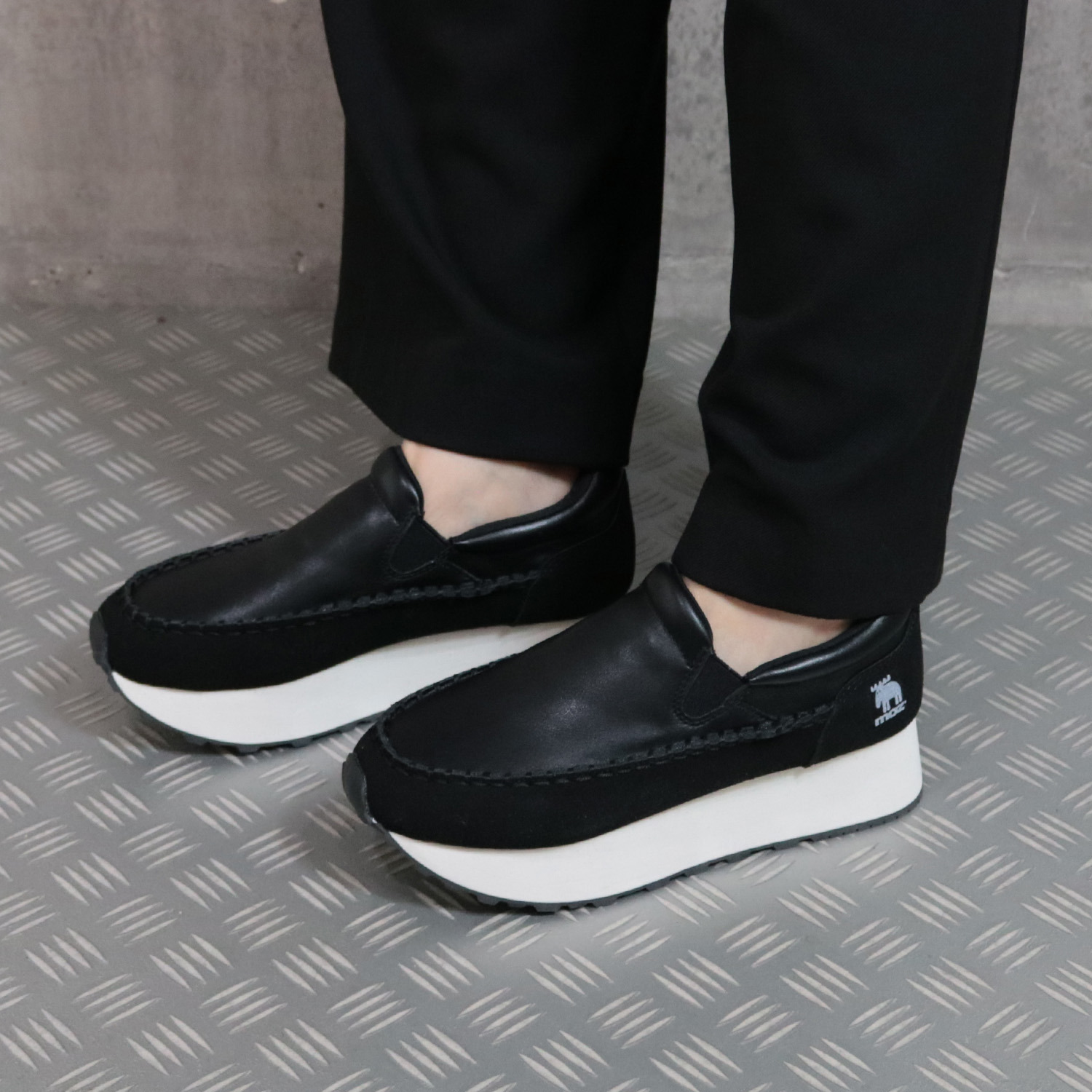 モズ 軽量 モカシンアクセント シューズ