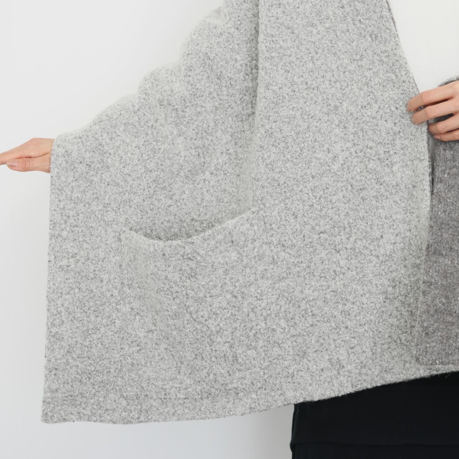 マダムヒロコ アルパカウール混 リングヤーン ダブルフェイス素材 リバーシブルケープコート