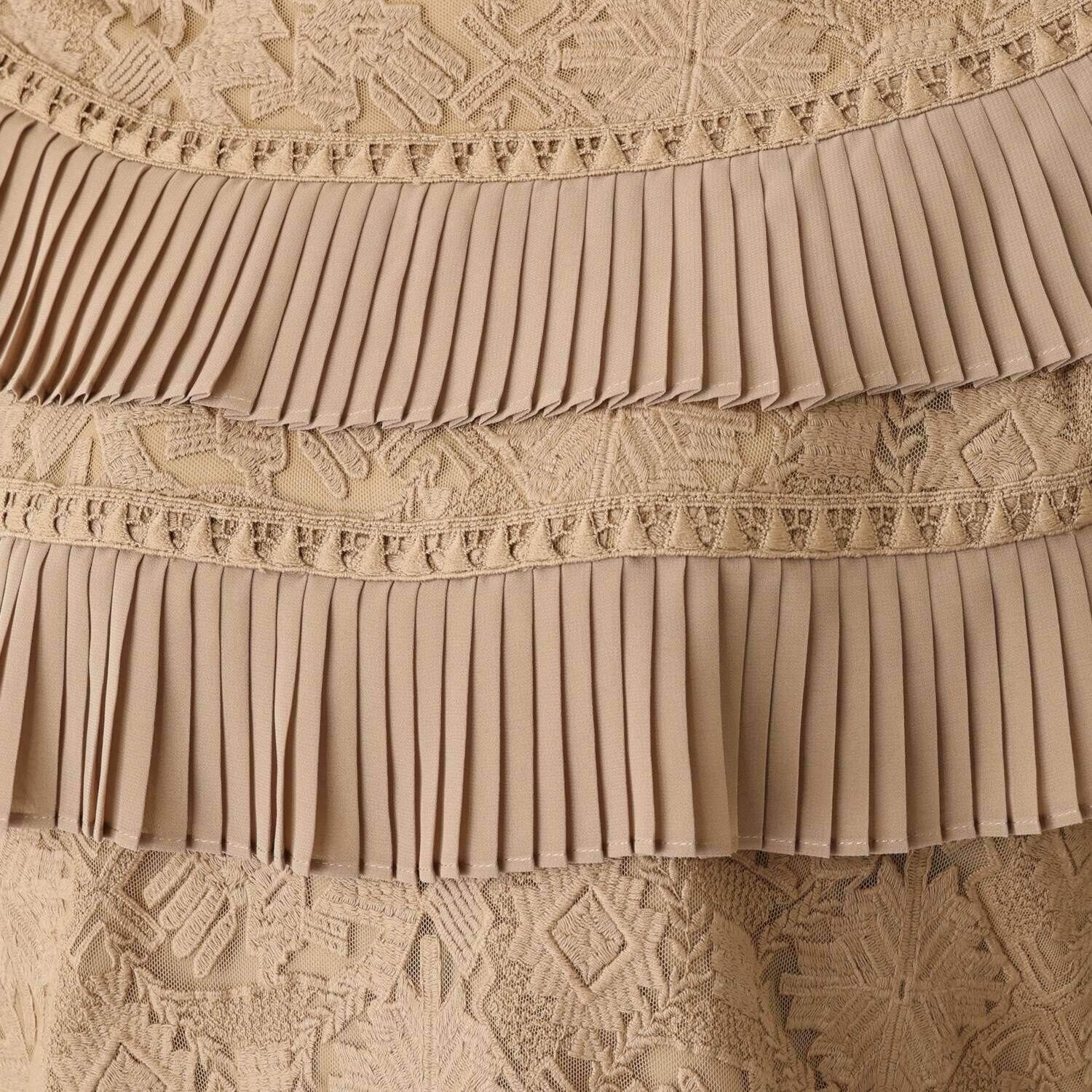 キョウコ　ヒガ シフォンプリーツ 刺しゅうチュール プルオーバー