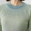 ミューリエ 白鳥ラインを描く “スワンネック”で優雅に 配色ニットプルオーバー