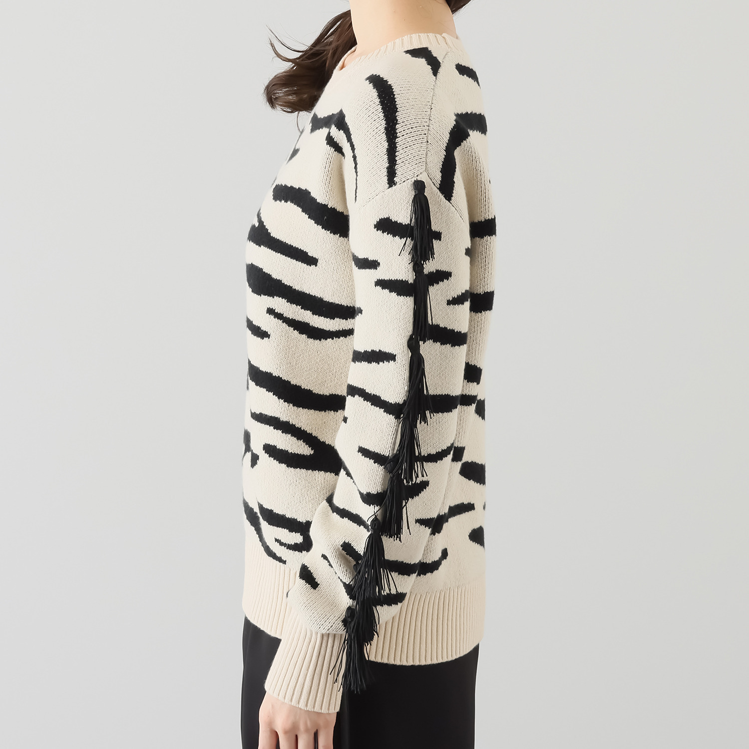タマミ　ワタナベ フサフサ　ゼブラ ニットプルオーバー