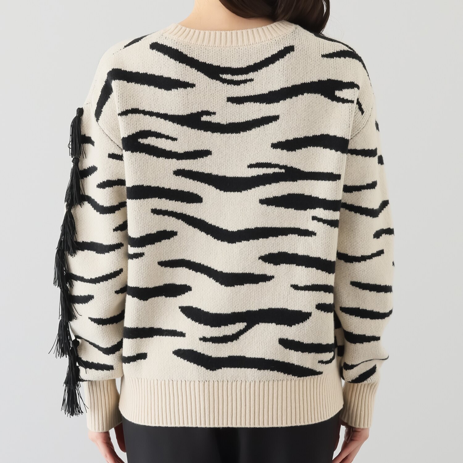タマミ　ワタナベ フサフサ　ゼブラ ニットプルオーバー