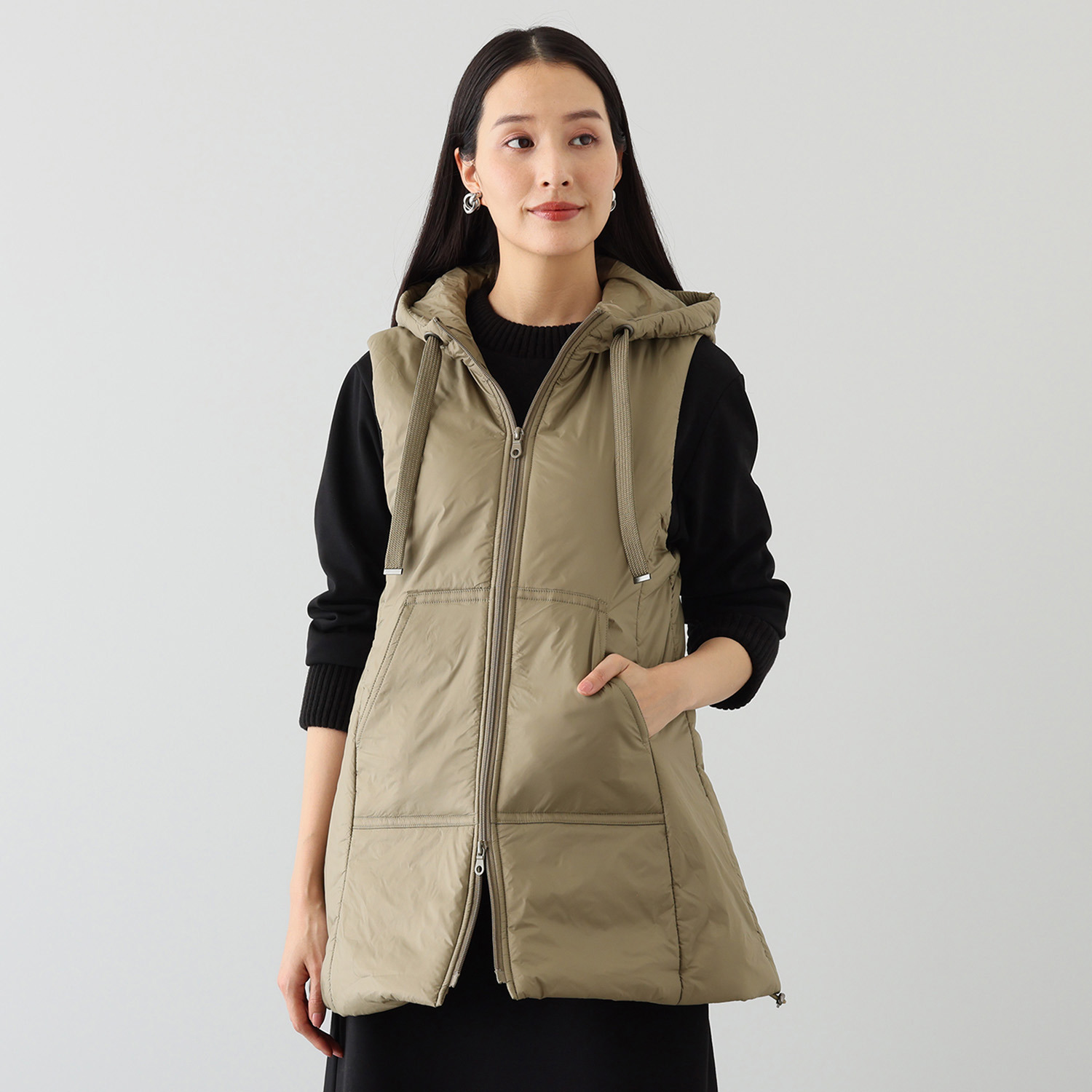 エムズ　スタイル シルキーナイロンタフタ すっきり見せる 中綿ロングベスト