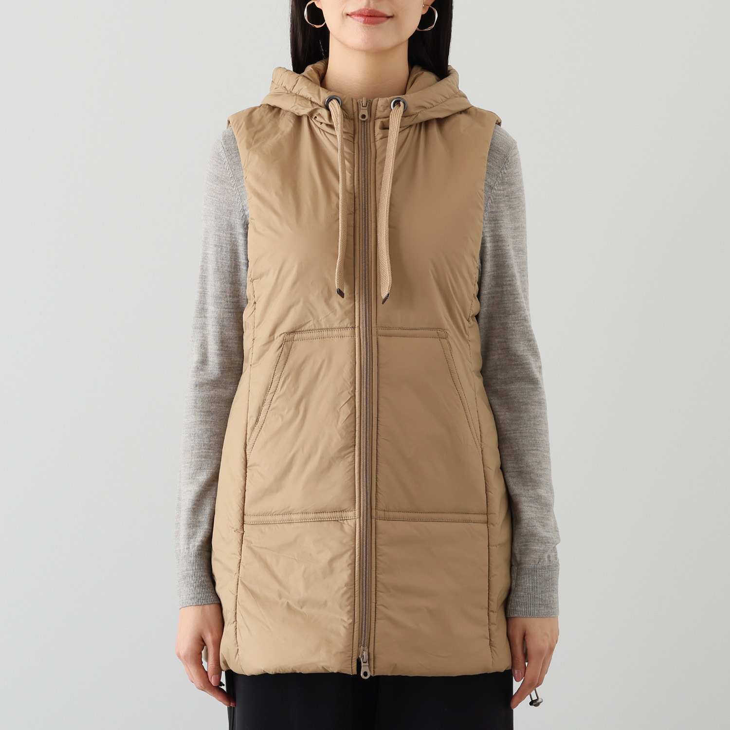 エムズ　スタイル シルキーナイロンタフタ すっきり見せる 中綿ロングベスト