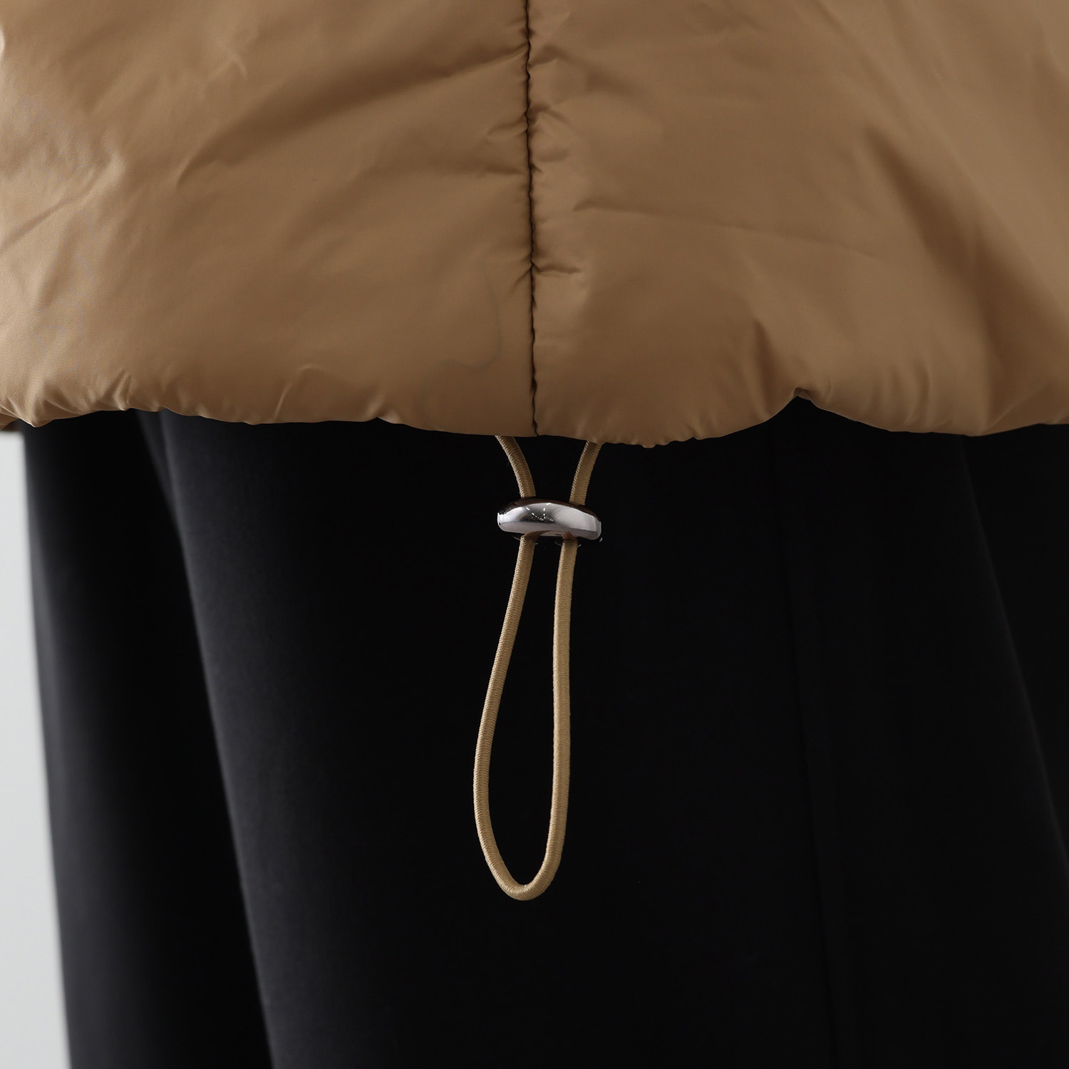 エムズ　スタイル シルキーナイロンタフタ すっきり見せる 中綿ロングベスト