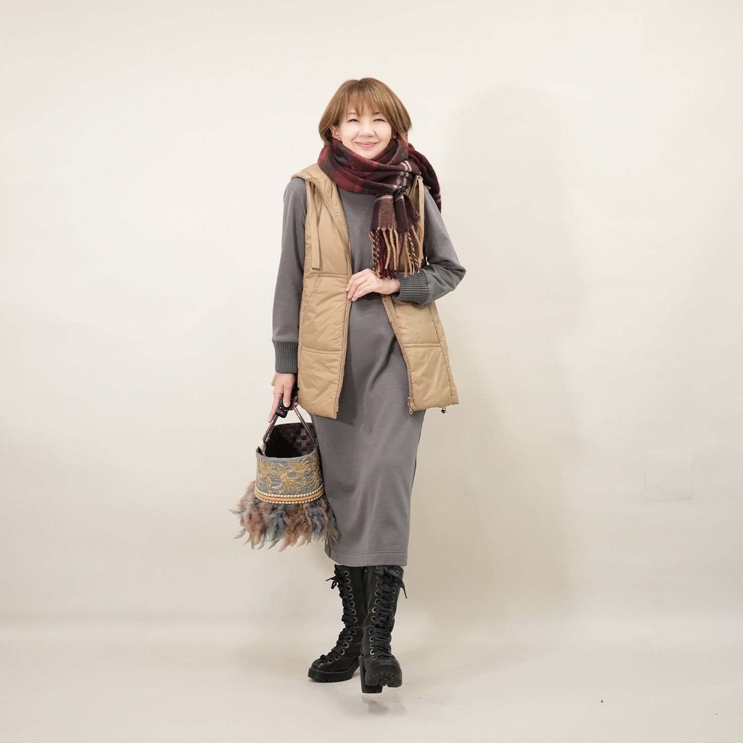 エムズ　スタイル シルキーナイロンタフタ すっきり見せる 中綿ロングベスト