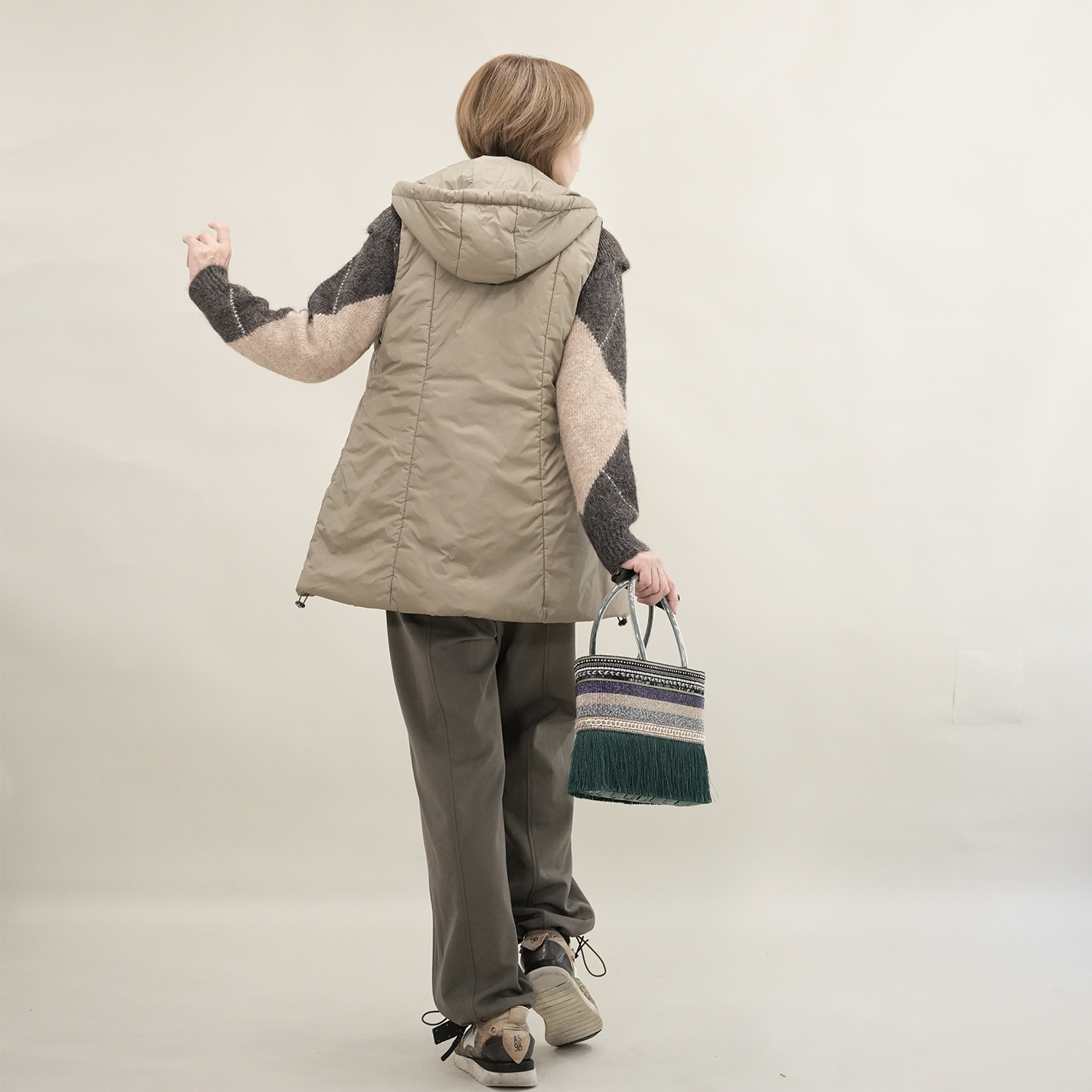 エムズ　スタイル シルキーナイロンタフタ すっきり見せる 中綿ロングベスト