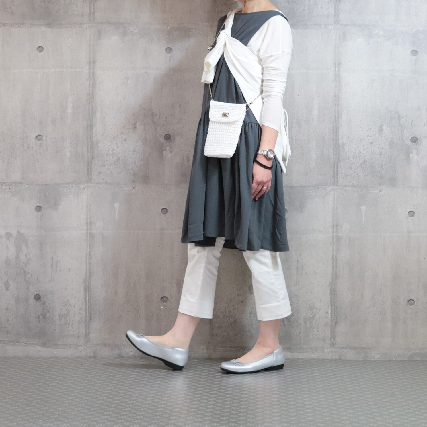 アルファキュービック 靴のマエストロ監修 軽量　ゆったり ストレッチリボンパンプス