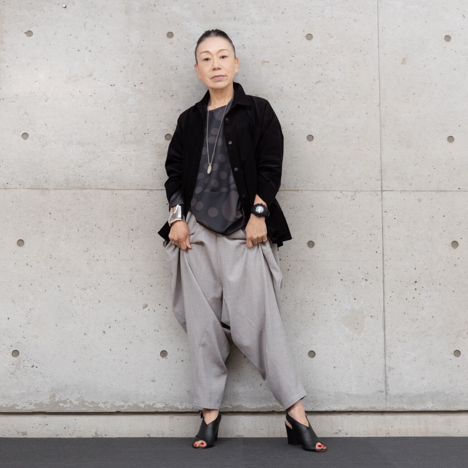 ヒロコ　デシネール 細畝シャツコール 洗い加工で柔らか仕上げ ふんわりバレルシルエット シャツジャケット