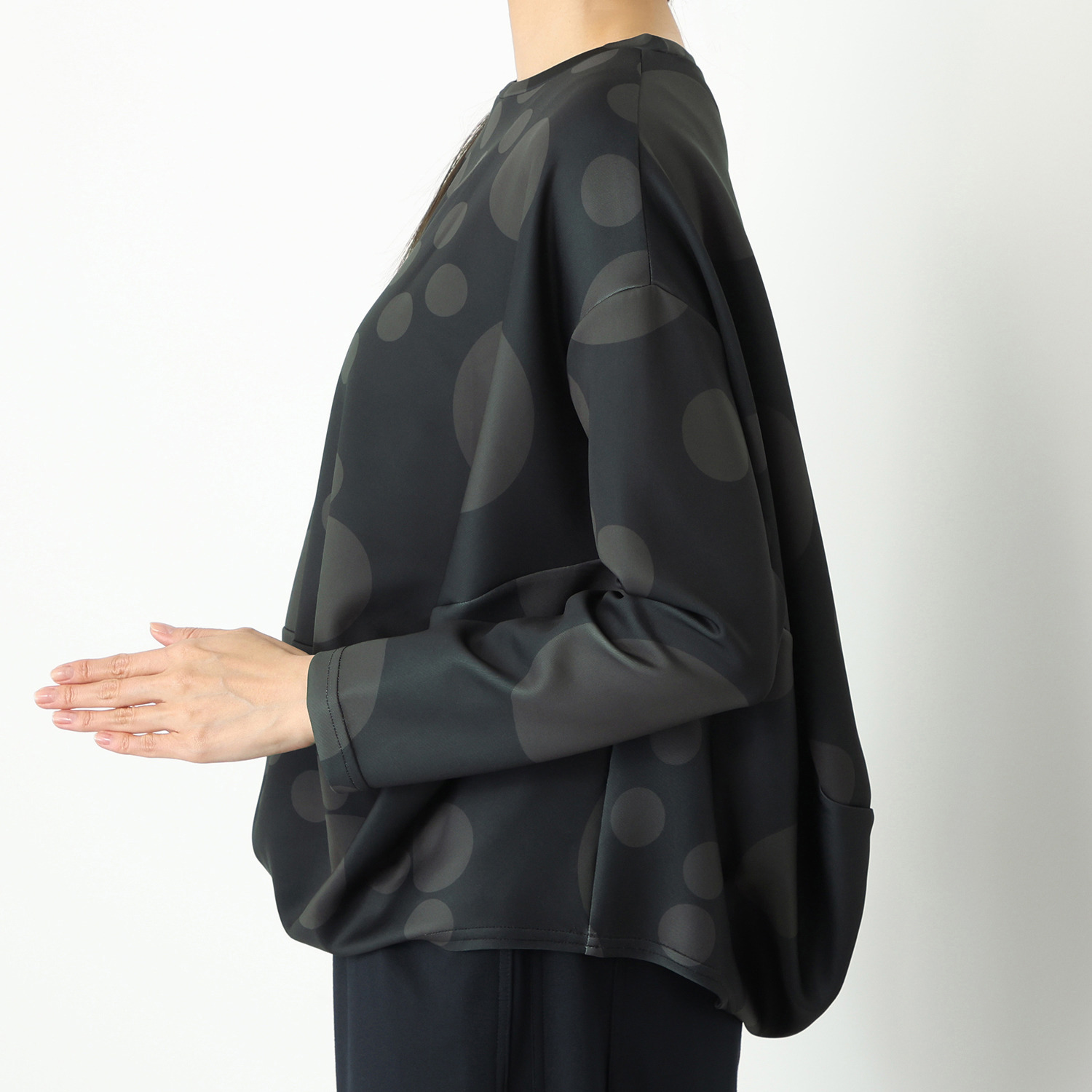 ヒロコ　デシネール ふんわりまとう バレルシルエット プルオーバー