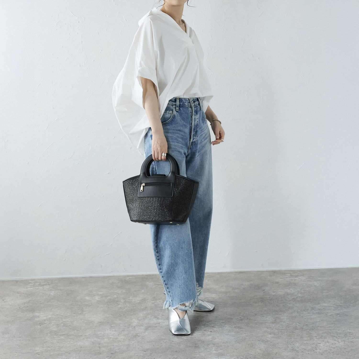 グッシオイタリー 自社開発こだわりの ラタンライクファイバー かごハンドバッグ ＜アネモネポーチ付＞