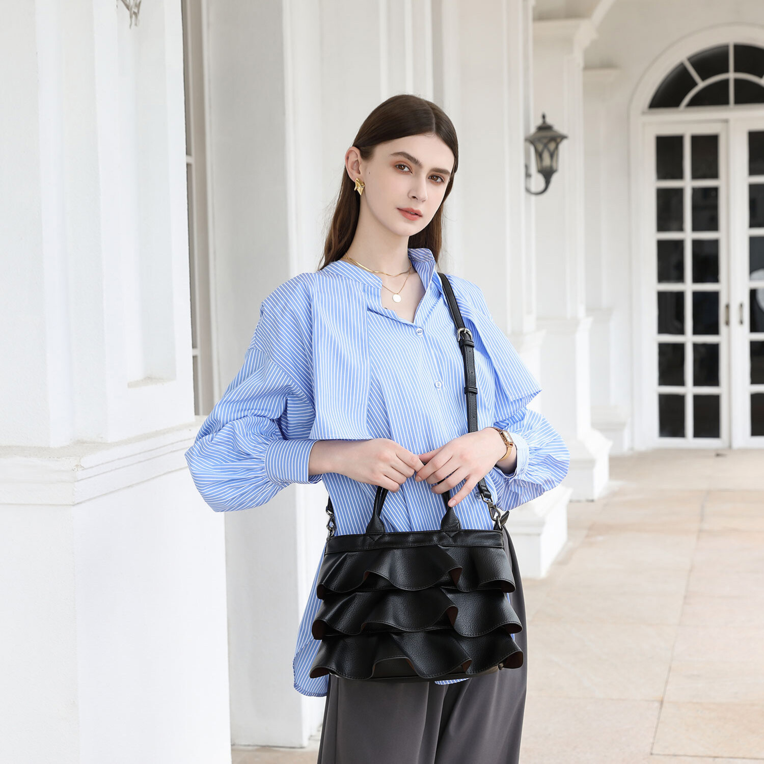 グッシオイタリー はっ水　レザータッチ ２ウェイフリル ミニショルダーバッグ ＜ラメポーチ付＞