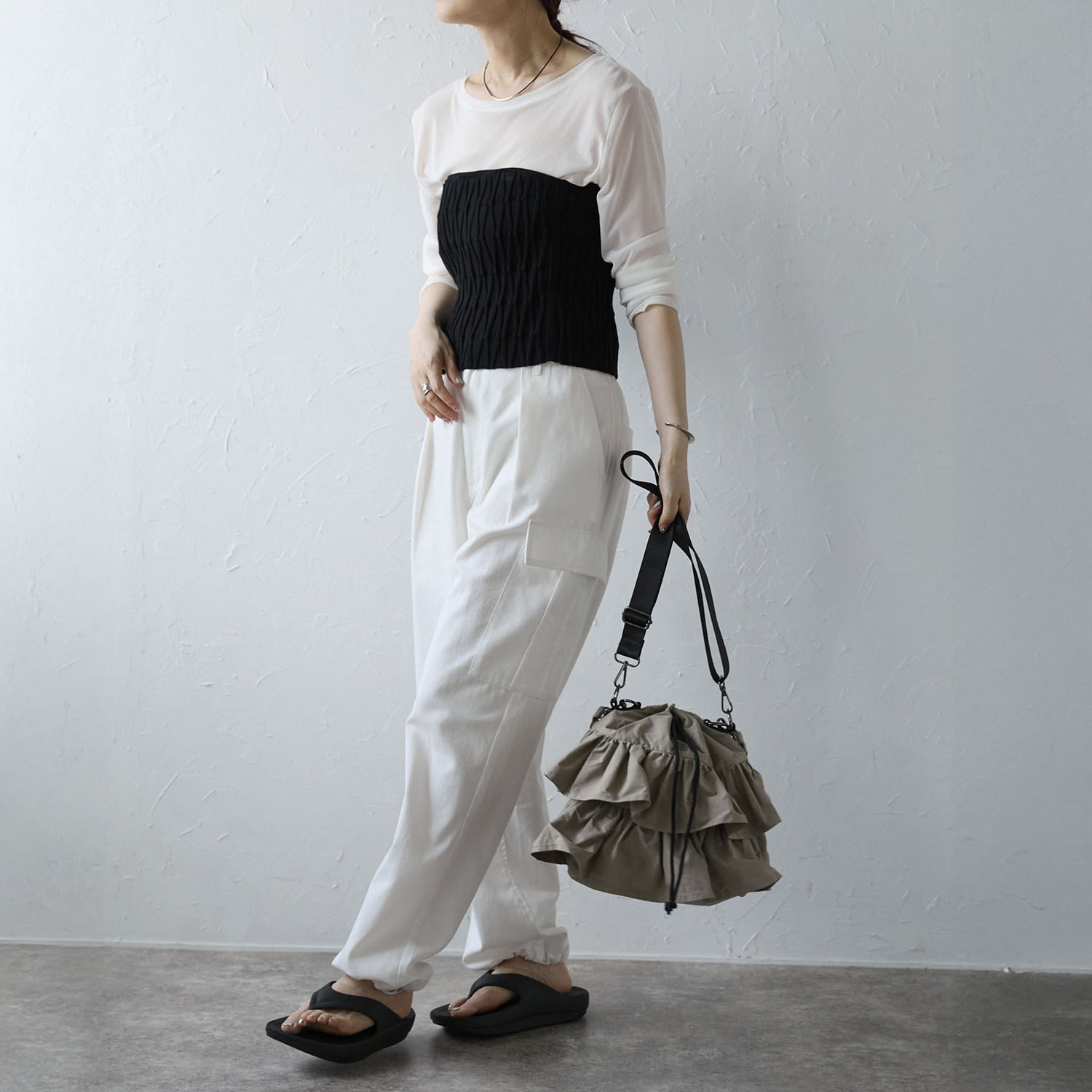 グッシオイタリー ２ウェイフリル巾着 ミニショルダーバッグ ＜星形チャーム付＞