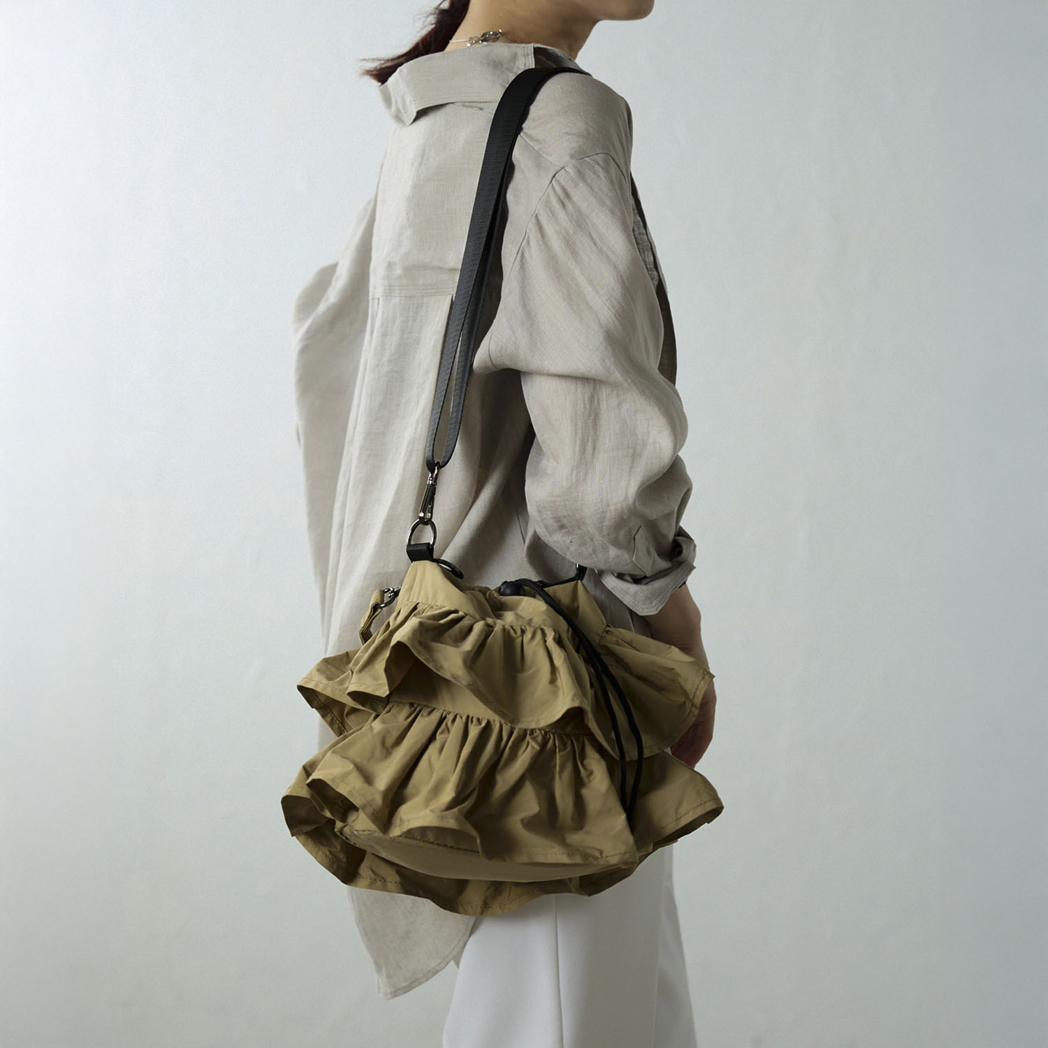 グッシオイタリー ２ウェイフリル巾着 ミニショルダーバッグ ＜星形チャーム付＞