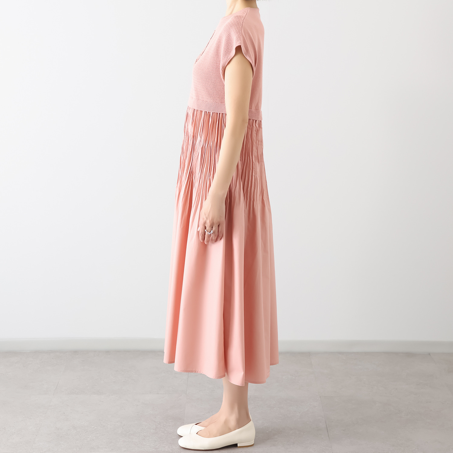 ユキコハナイ　シック ニット＆プリーツコンビ 花モティーフワンピース