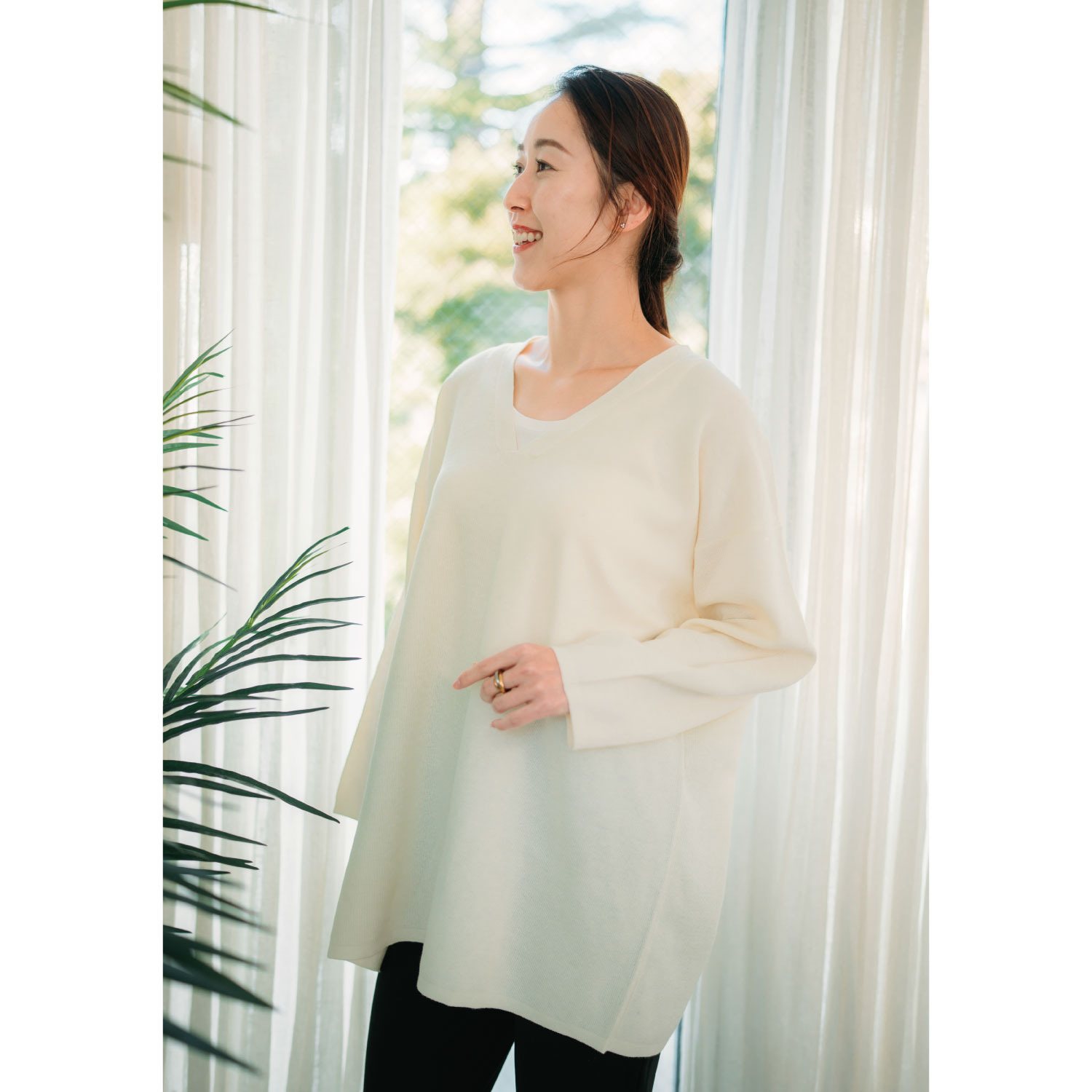 ヘ・エラ コットン混 Ｖネック スッキリ細見え ニットプルオーバー