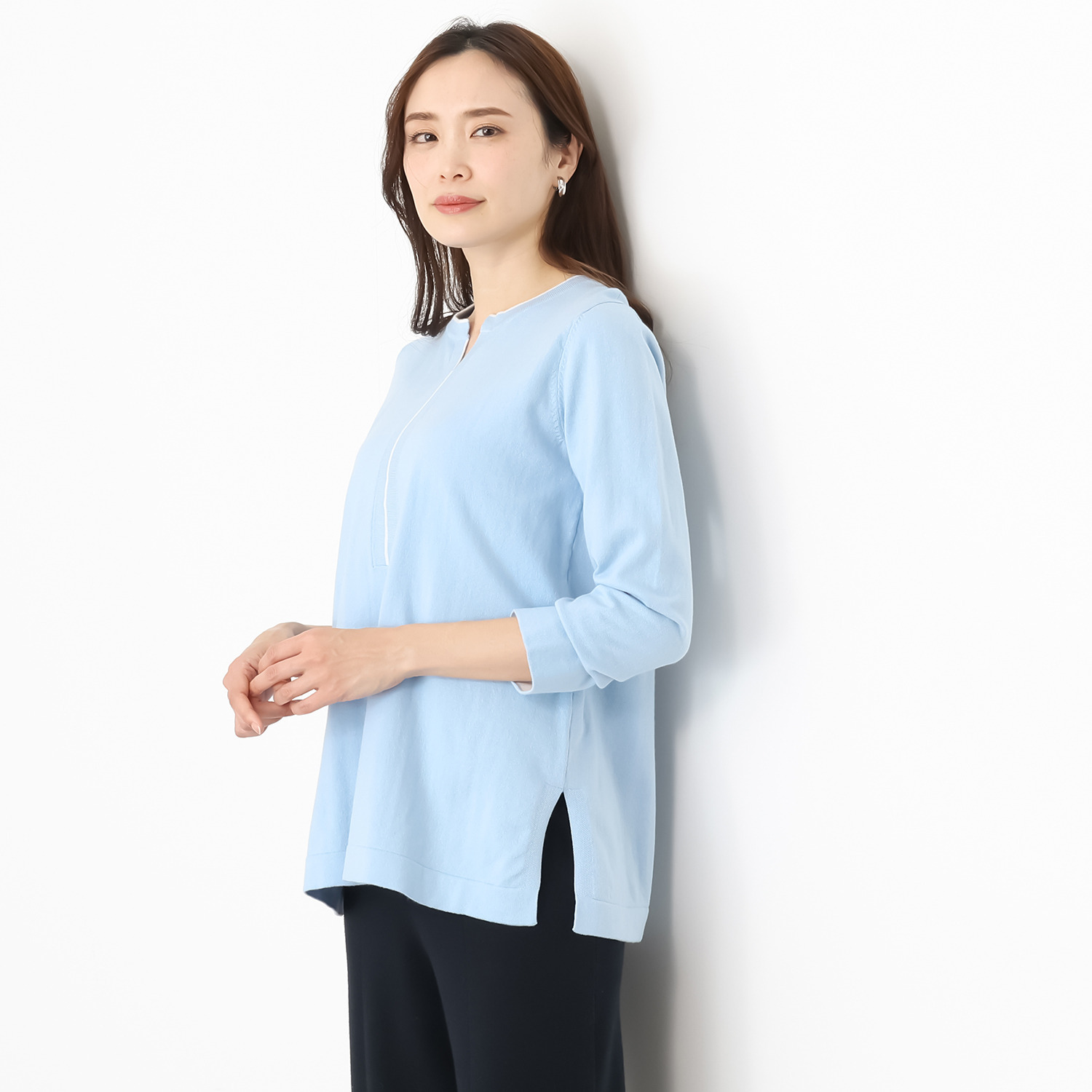 スピンブルー イタリアＭＴＢ社製 エーゲ海コットン混 キーネック配色アクセント ニットプルオーバー