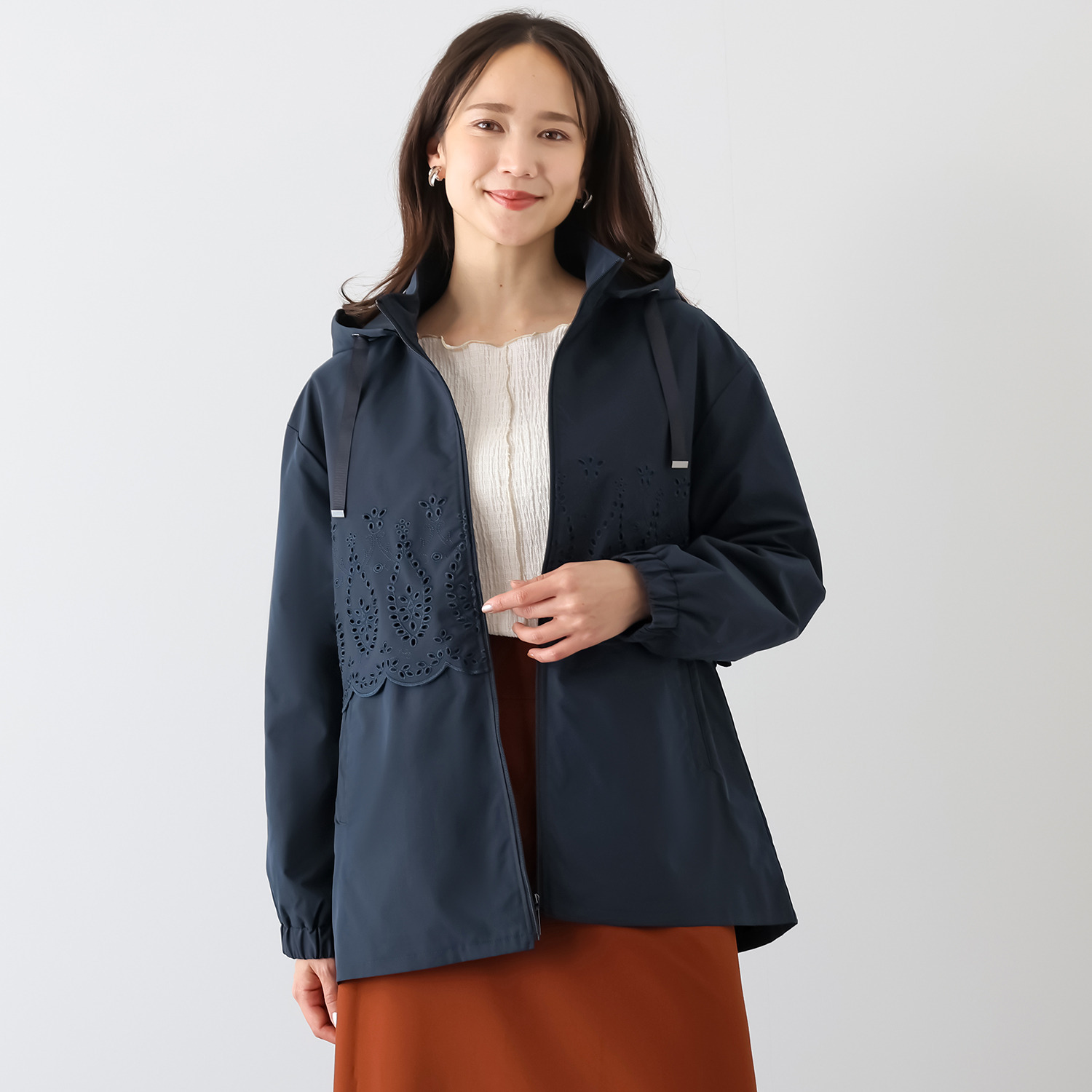 メルヴェイユ　ヴァント はっ水・軽量・ＵＶカット スカラップ刺しゅう ブルゾン