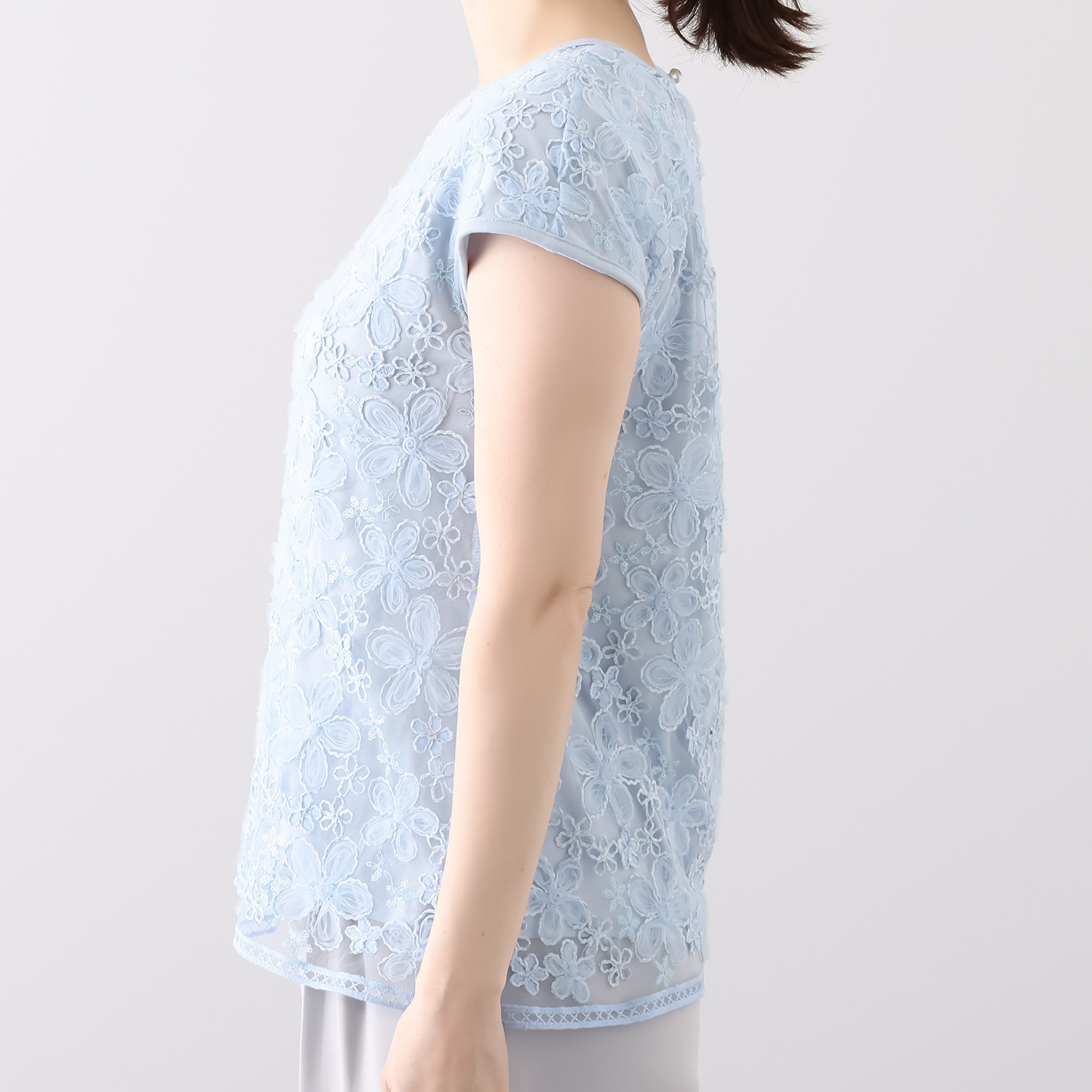 ルクオーレ スパンコールアクセント 立体チュール＆ モール刺しゅう 総レースプルオーバー