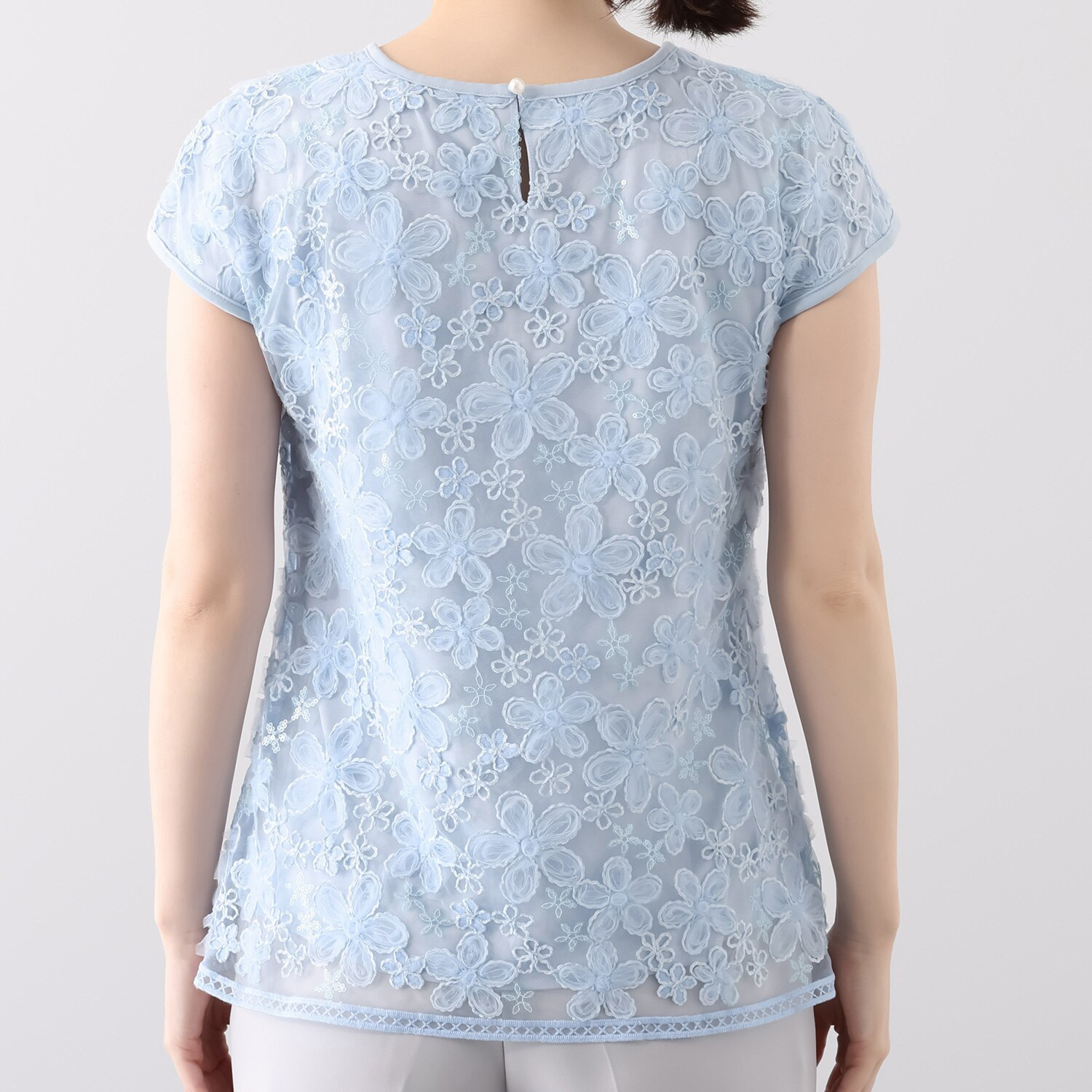 ルクオーレ スパンコールアクセント 立体チュール＆ モール刺しゅう 総レースプルオーバー