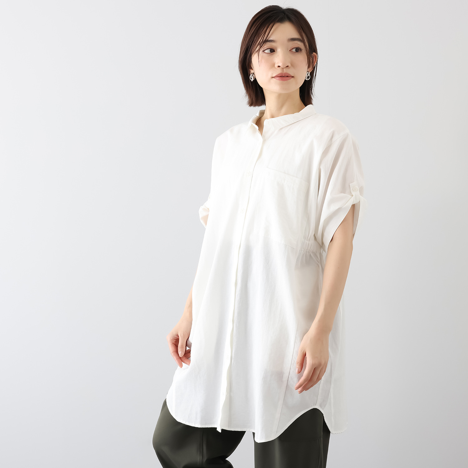 ヨーコモリモト コンパクトな襟で 着る人を選ばない デザインシャツチュニック