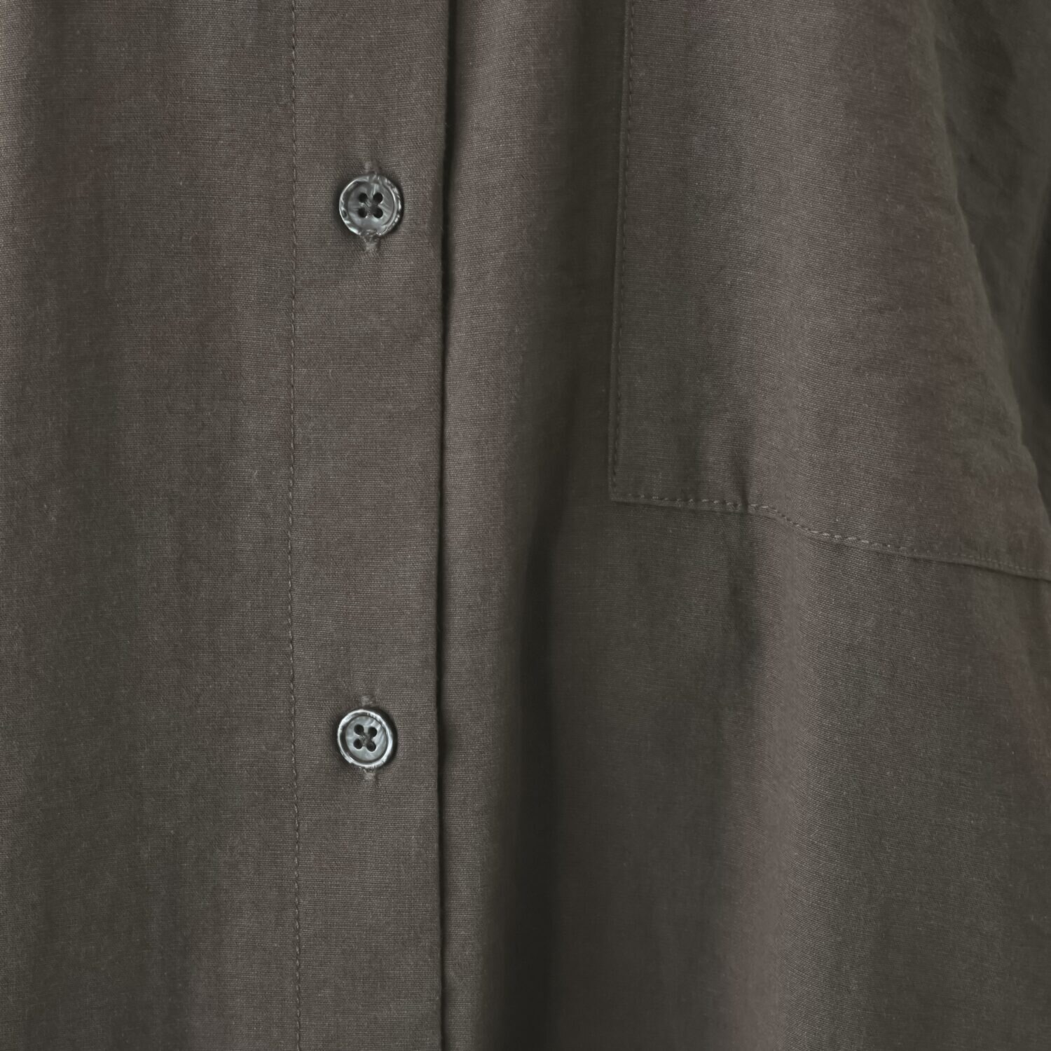 ヨーコモリモト コンパクトな襟で 着る人を選ばない デザインシャツチュニック