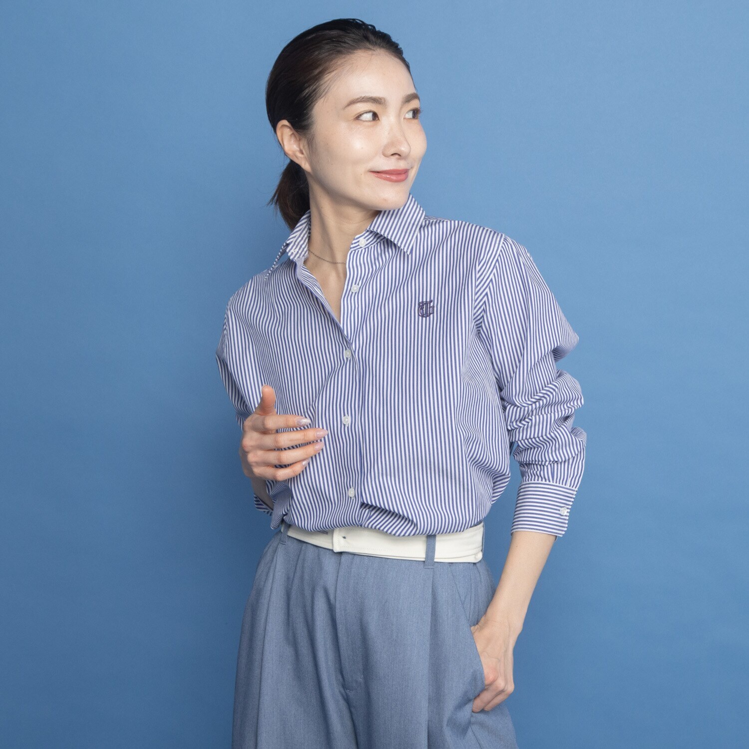 オンザビーバイサマーミー ベーシックを美しく 大人トラッドに装う 刺しゅう入り シャツブラウス